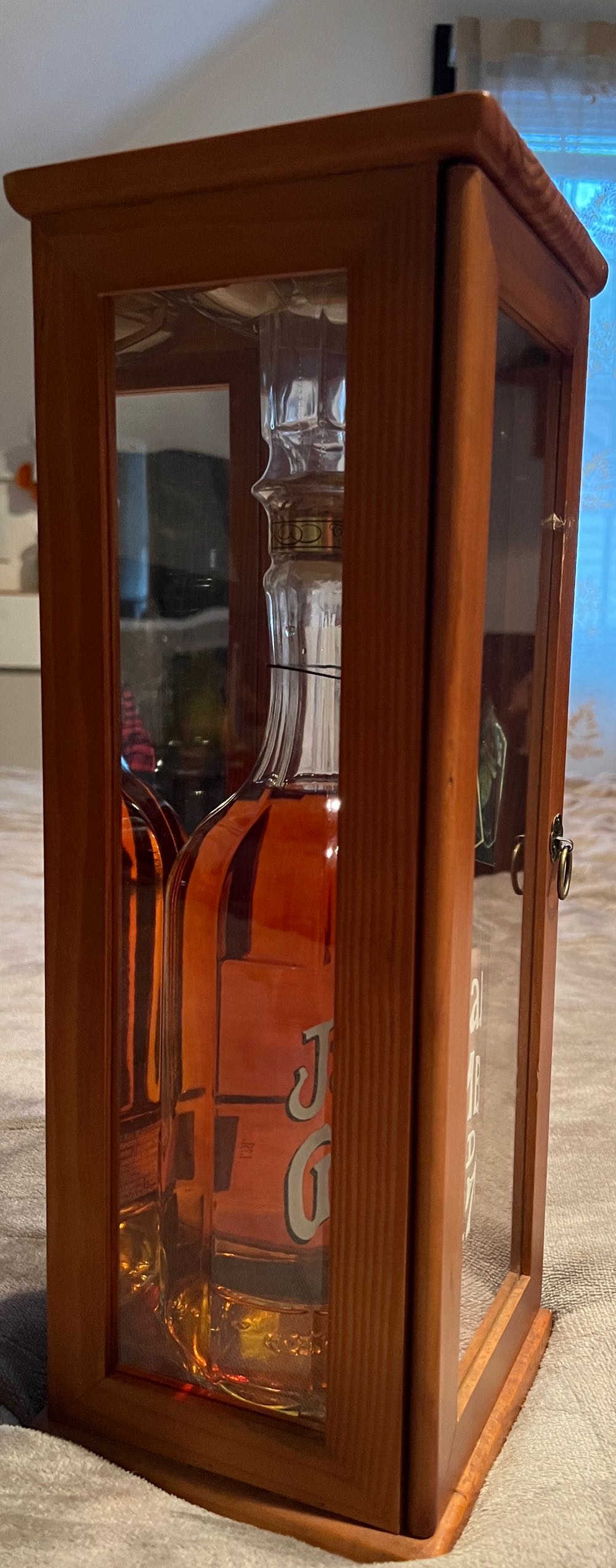 0 Gold Medal Replica 1904 - Jack Daniel’s Distillery, Lynchburg, TN (1.750 L) alcohol collectible - Main Image 2