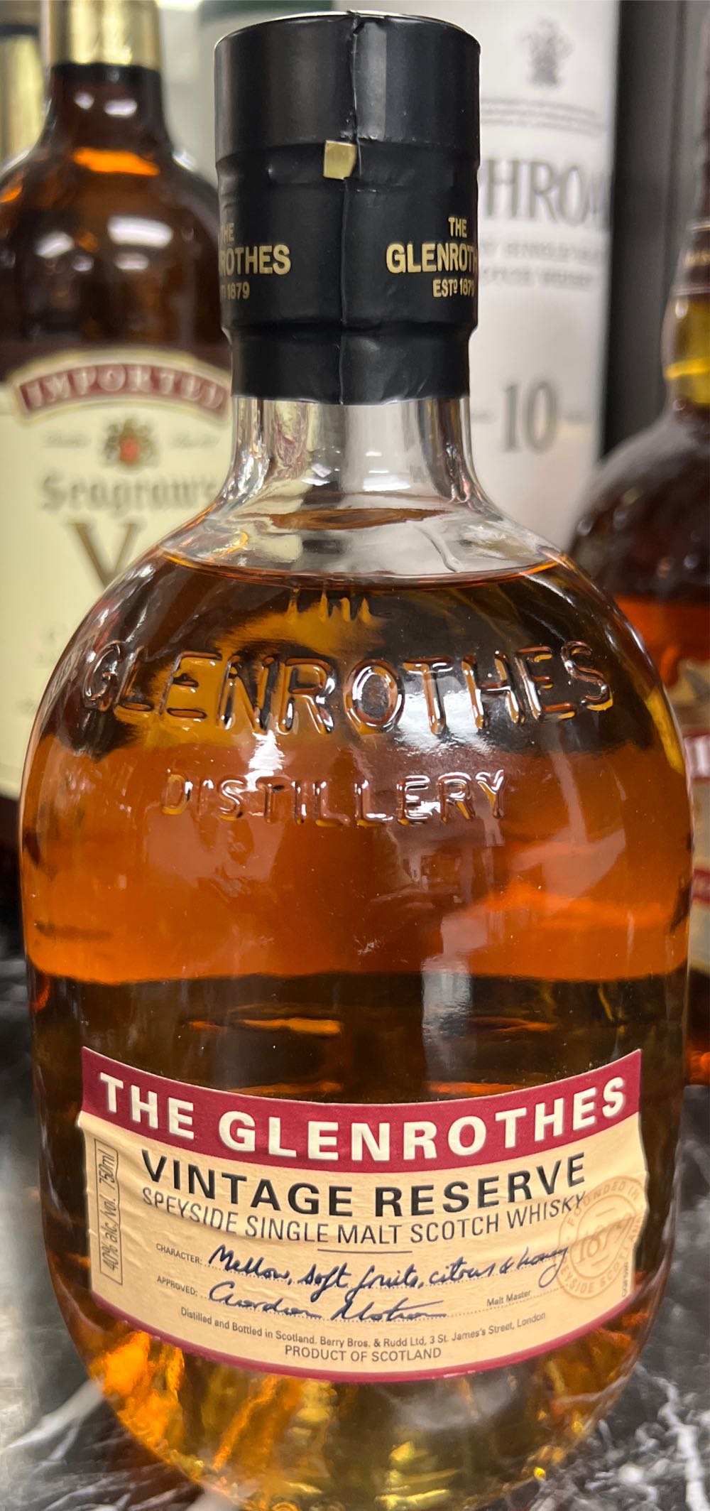 Underground Spirits Shiraz Gin With Tasmanian Pepperberries