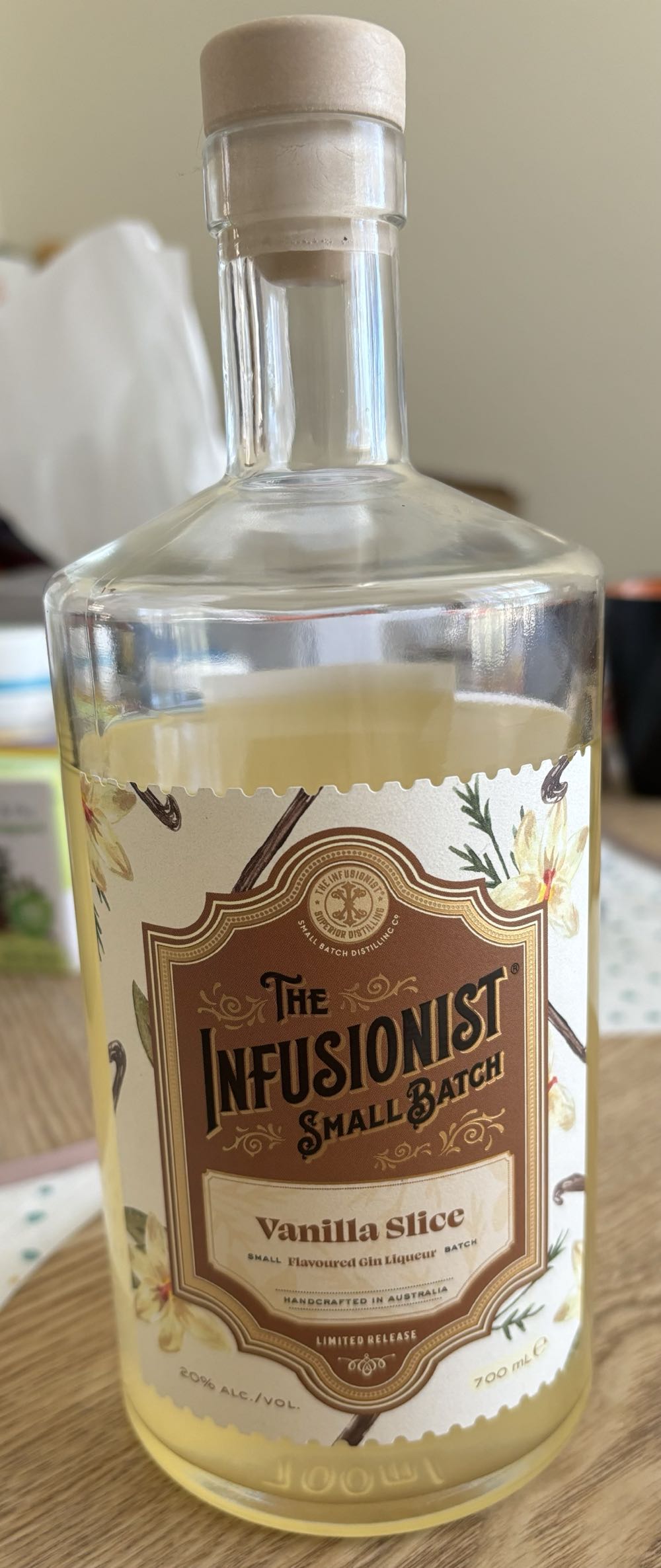 The Infusionist Small Batch Vanilla Slice Flavoured Gin Liqueur - Infusionist (700 mL) alcohol collectible [Barcode 4061459680263] - Main Image 2