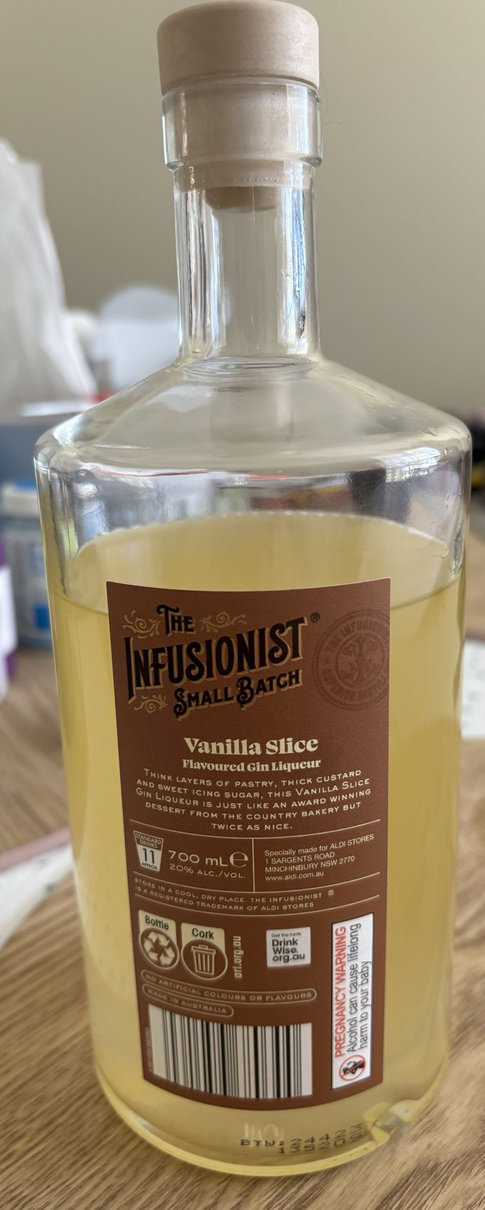 The Infusionist Small Batch Vanilla Slice Flavoured Gin Liqueur - Infusionist (700 mL) alcohol collectible [Barcode 4061459680263] - Main Image 3
