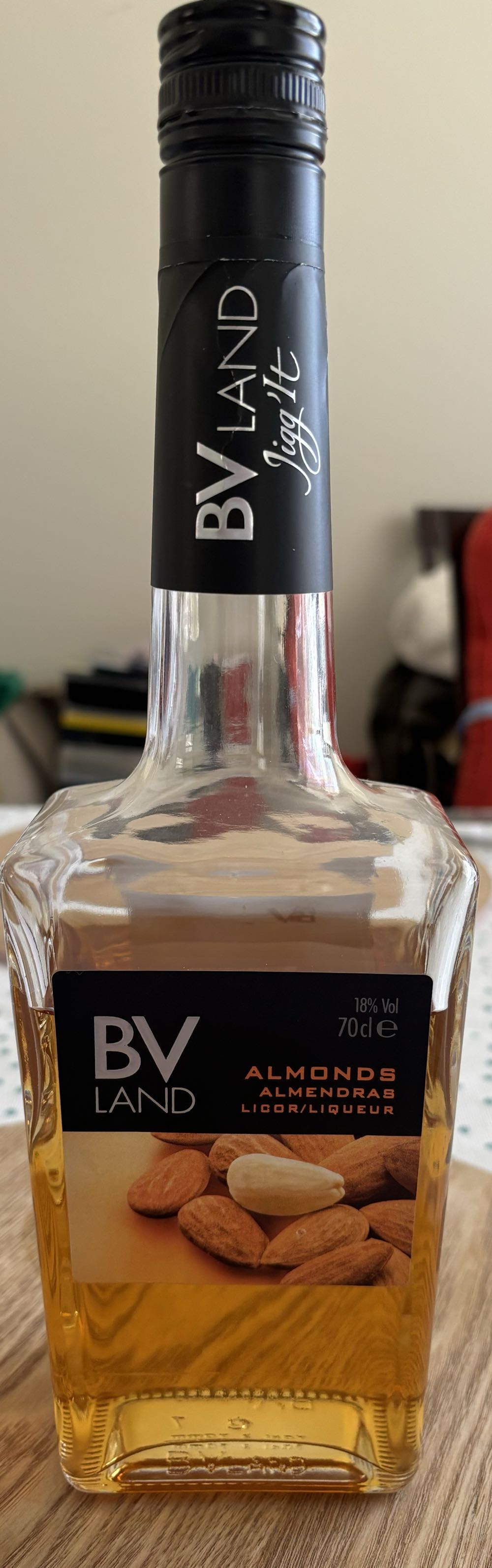 BV Land Almond Liqueur 70cl - Beveland S.A. (700 mL) alcohol collectible [Barcode 8414771580036] - Main Image 2