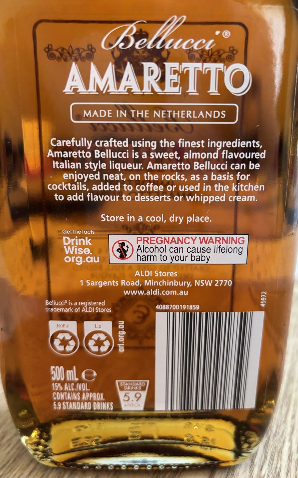 Bellucci Amaretto 500ml  (500 mL) alcohol collectible [Barcode 4088700191859] - Main Image 2