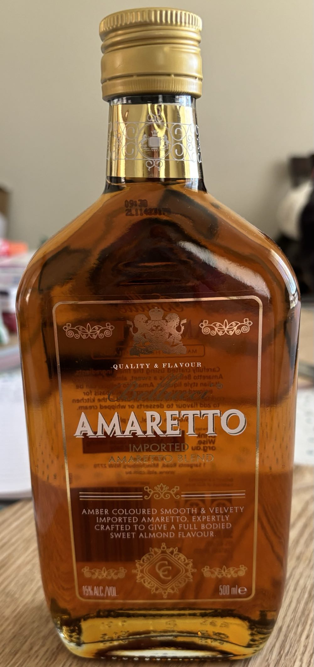 Bellucci Amaretto 500ml  (500 mL) alcohol collectible [Barcode 4088700191859] - Main Image 3