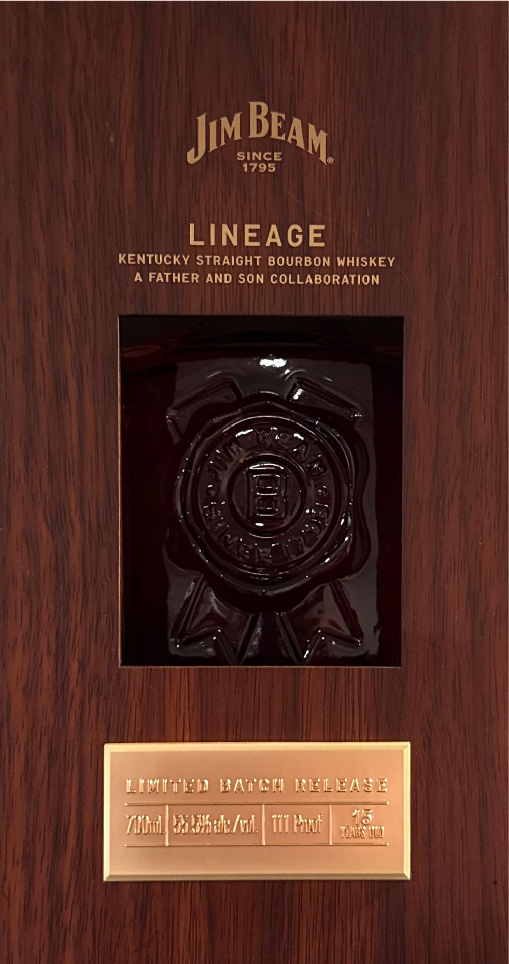 Jim Beam “Lineage” 15 Year - James B. Beam Distilling Co. (700 mL) alcohol collectible [Barcode 080686004110] - Main Image 2