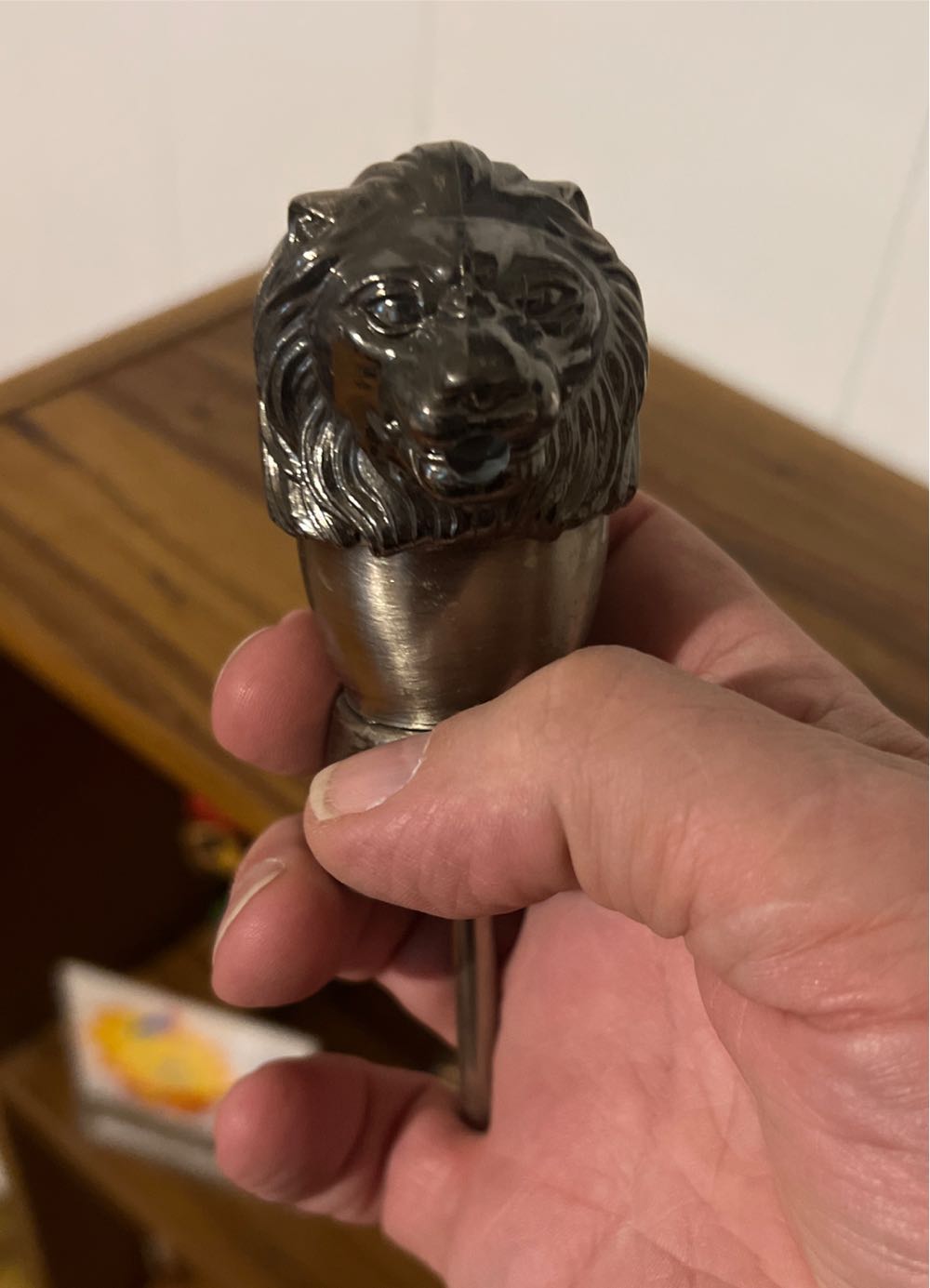 Vintage Pour Spout Liquor Bottle Stopper Pourer Lion Head Barware  alcohol collectible - Main Image 1