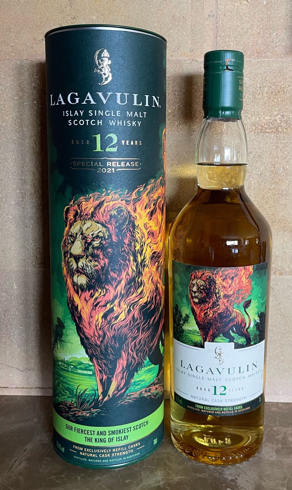 LAGAVULIN 12y 2021 Special Release Islay Single Malt Scotch Whisky - The Lagavulin Distillery (700 mL) alcohol collectible [Barcode 5000281066998] - Main Image 2