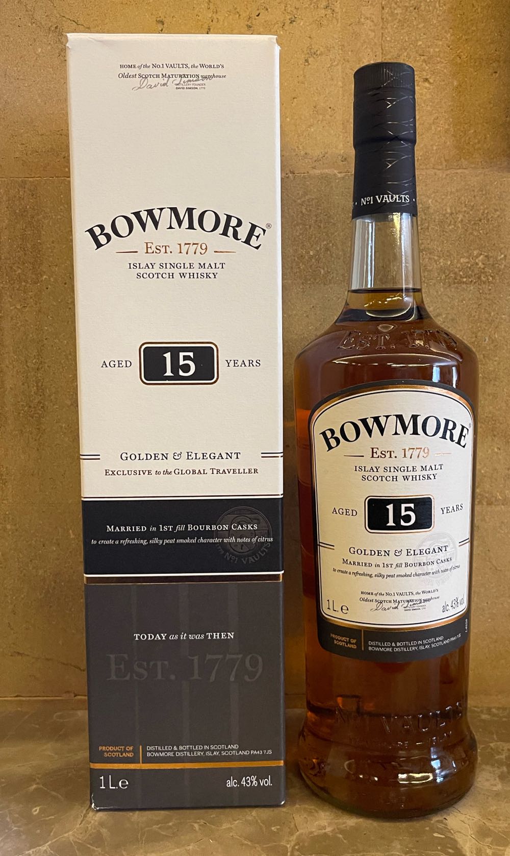 Scotch Whisky - Bowmore 15 years Islay Single Malt - The Bowmore Distillery (1000 mL) alcohol collectible [Barcode 5010496004548] - Main Image 2