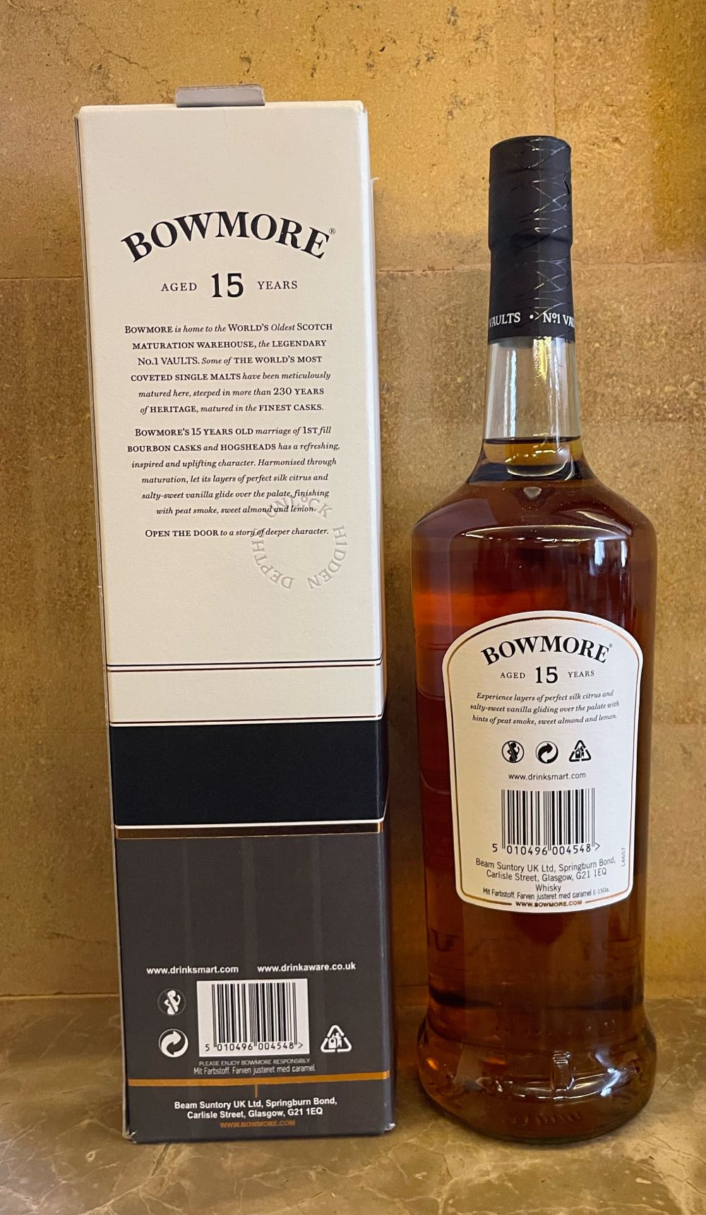 Scotch Whisky - Bowmore 15 years Islay Single Malt - The Bowmore Distillery (1000 mL) alcohol collectible [Barcode 5010496004548] - Main Image 3
