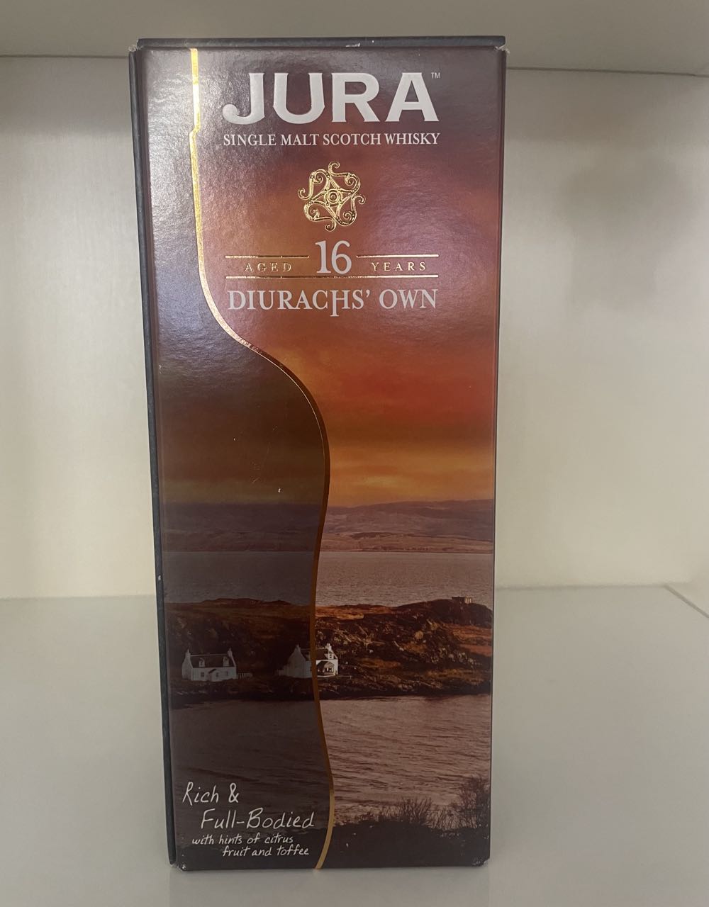 Jura Diurachs’ Own 16 Year Old - Jura Distillery (700 mL) alcohol collectible [Barcode 5010196075091] - Main Image 2