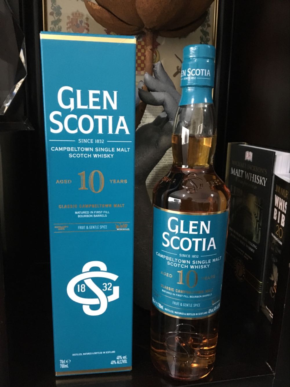 Glen Scotia 10 Campbeltown Whisky Jahre - Glen Scotia Distillery (700 mL) alcohol collectible [Barcode 5016840772262] - Main Image 2