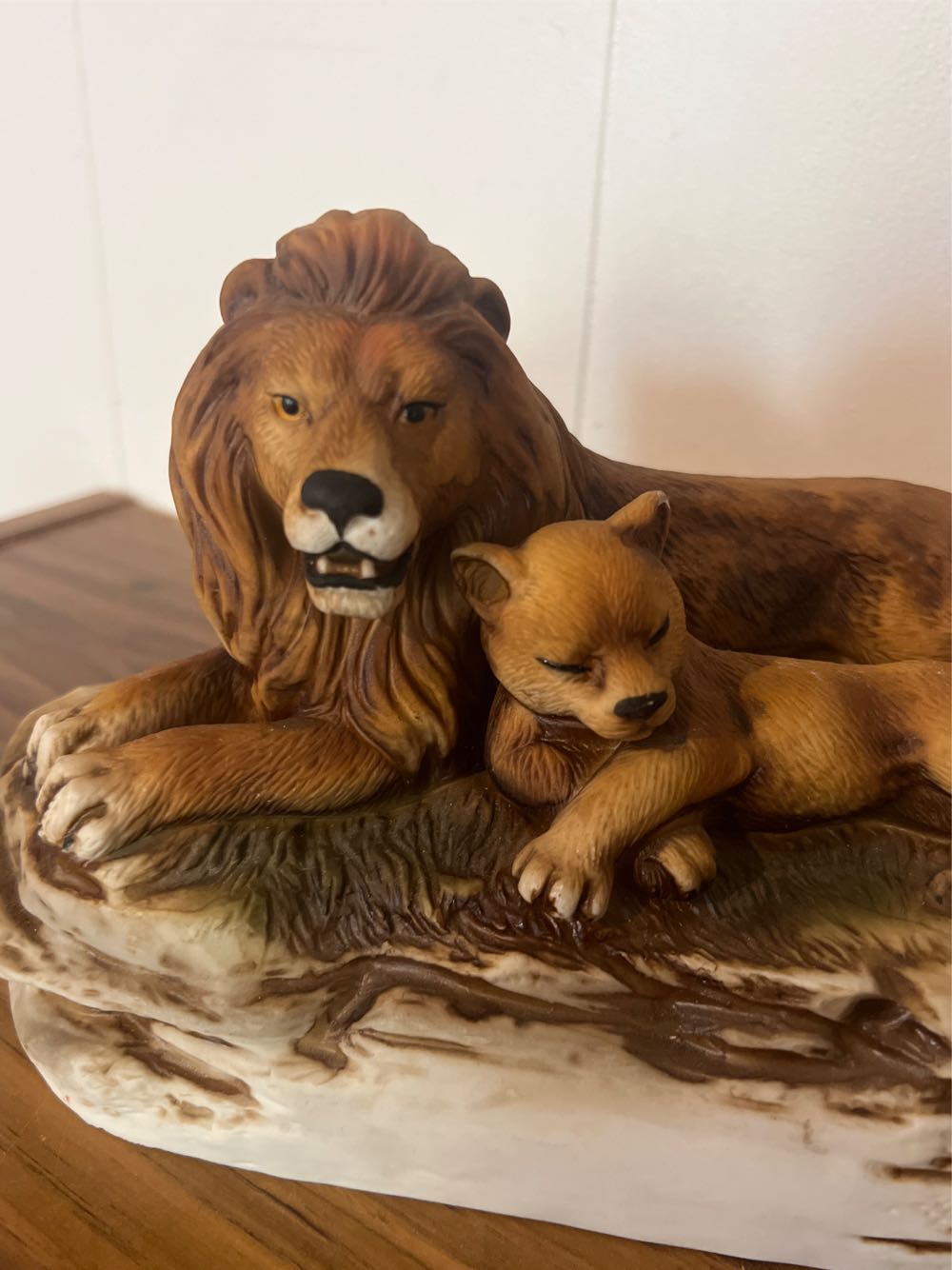 Lionstone Whiskey Decanter 1977 Porcelain Lion and Cub Limited Edition LARGE 9”  alcohol collectible - Main Image 4