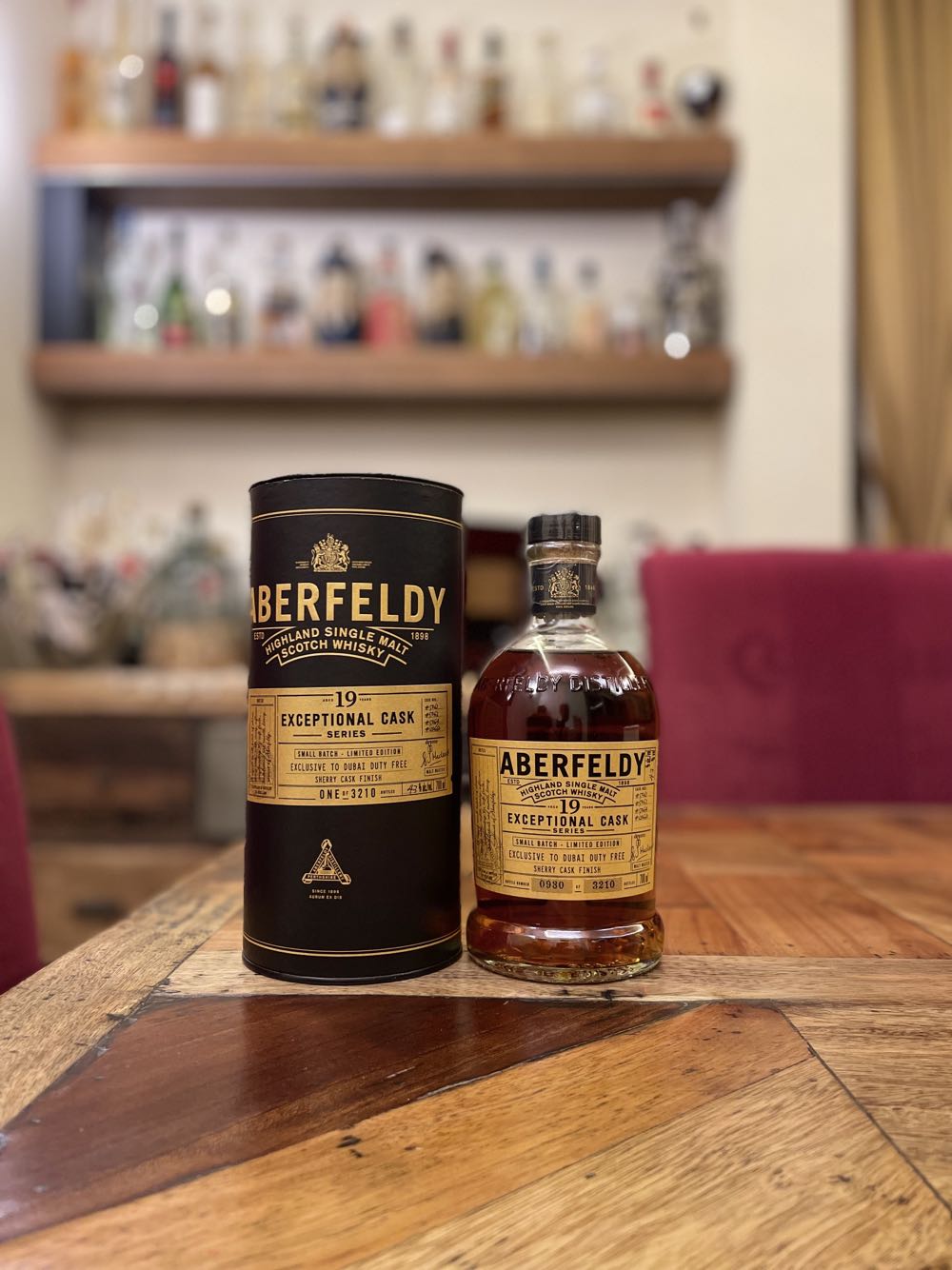 ABERFELDY 19y Dubai Exclusive Traveller Highland Single Malt Scotch Whisky - John Dewar & Sons Distillery (700 mL) alcohol collectible [Barcode 7640171034560] - Main Image 1