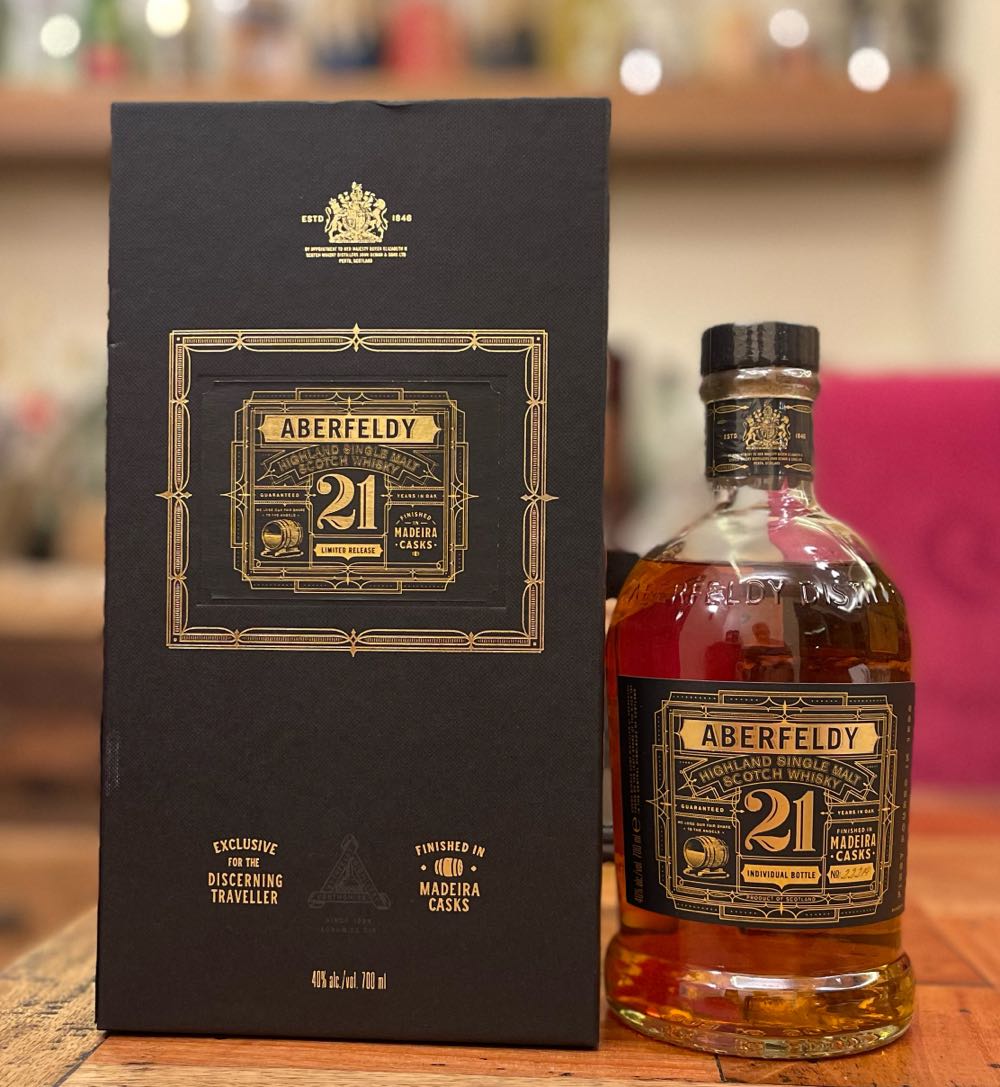 ABERFELDY 21y Madeira Casks Traveller Exclusive Highland Single Malt Scotch Whisky - John Dewar & Sons Distillery (700 mL) alcohol collectible [Barcode 7640171031439] - Main Image 2