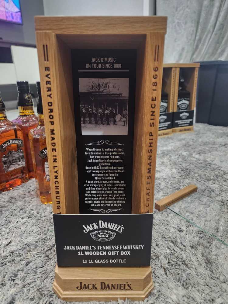 1L Pub Art Box Old #7  - Jack Daniels Distillery alcohol collectible [Barcode 9310733102676] - Main Image 1