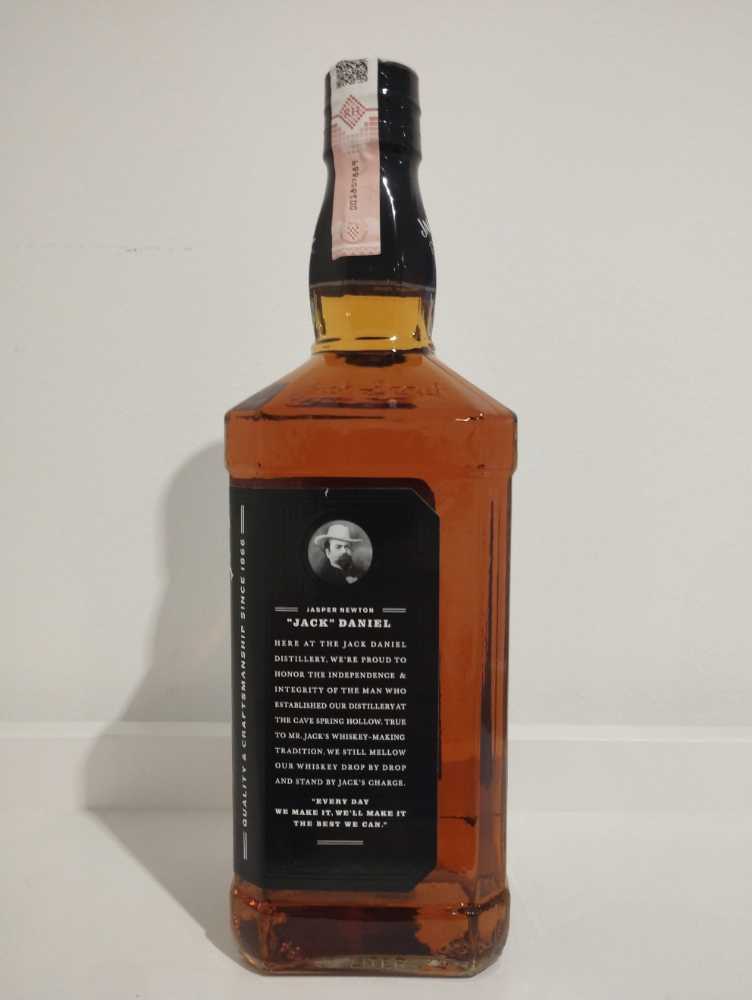 Black Label  (1000 mL) alcohol collectible - Main Image 2