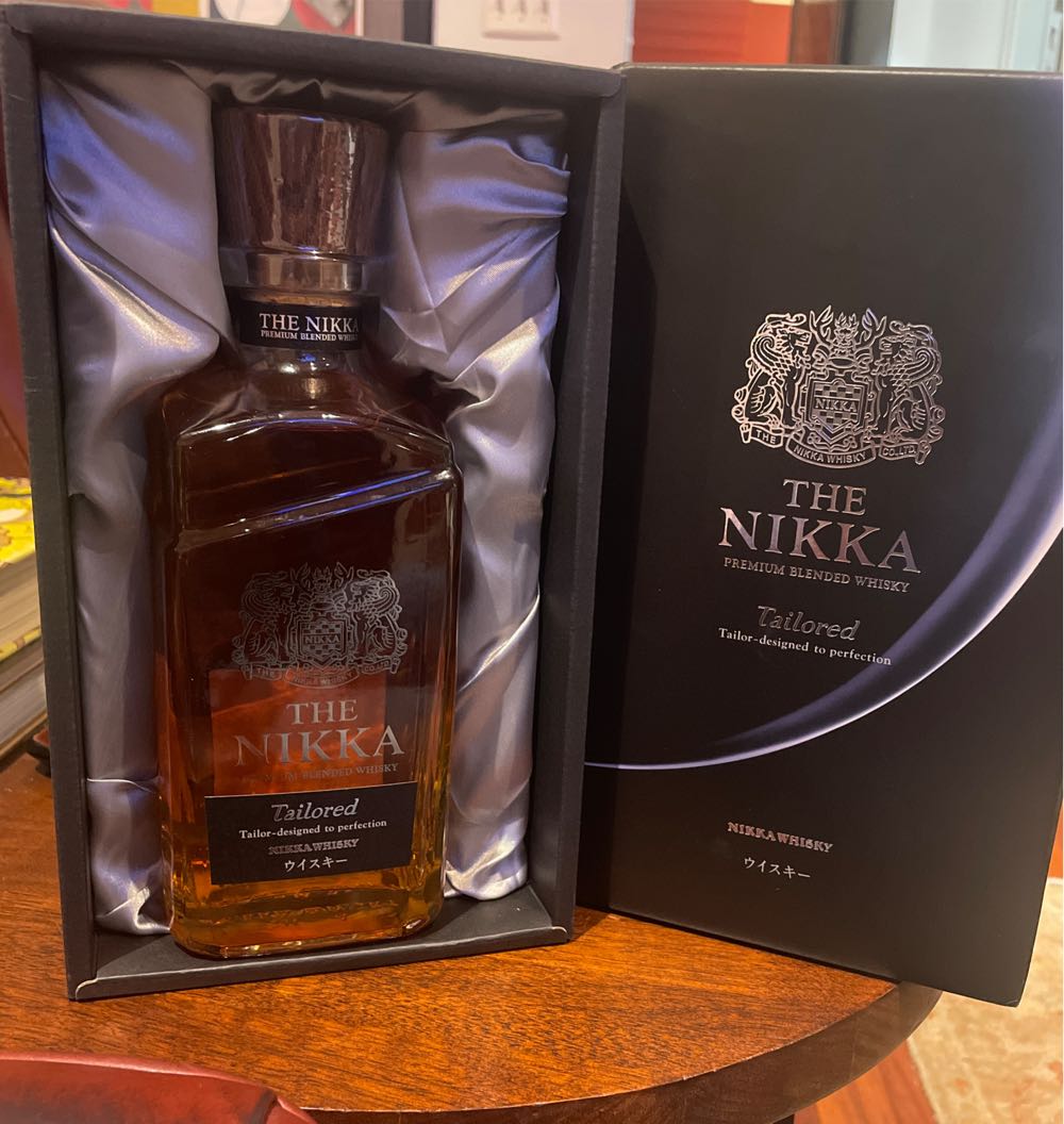 The Nikka Premium Blended Whisky  (700 mL) alcohol collectible [Barcode 4904230057918] - Main Image 4