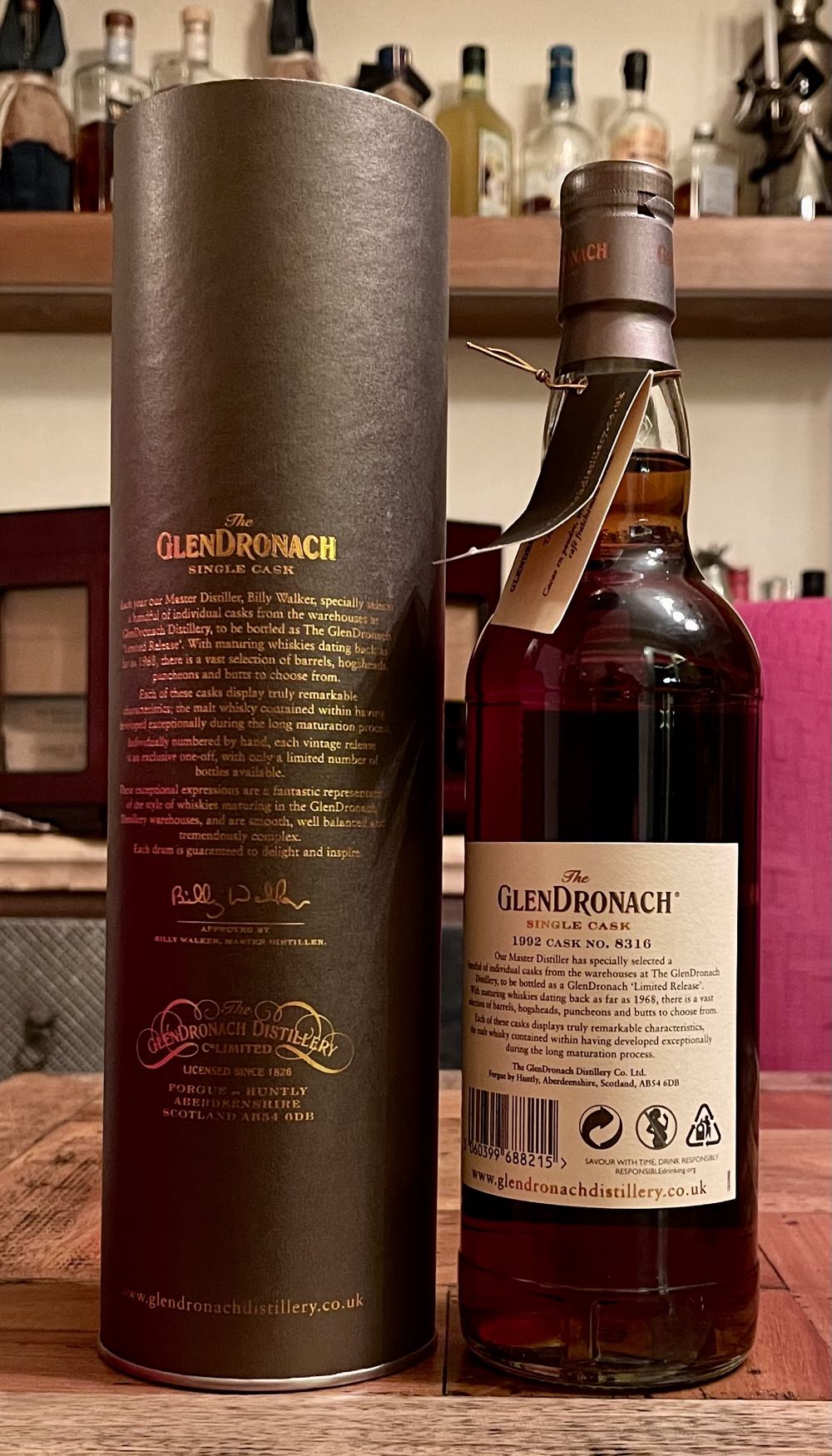 GLENDRONACH 1992 26y Highland Single Malt Scotch Whisky - The Glendronach Distillery (700 mL) alcohol collectible [Barcode 5060399688215] - Main Image 2