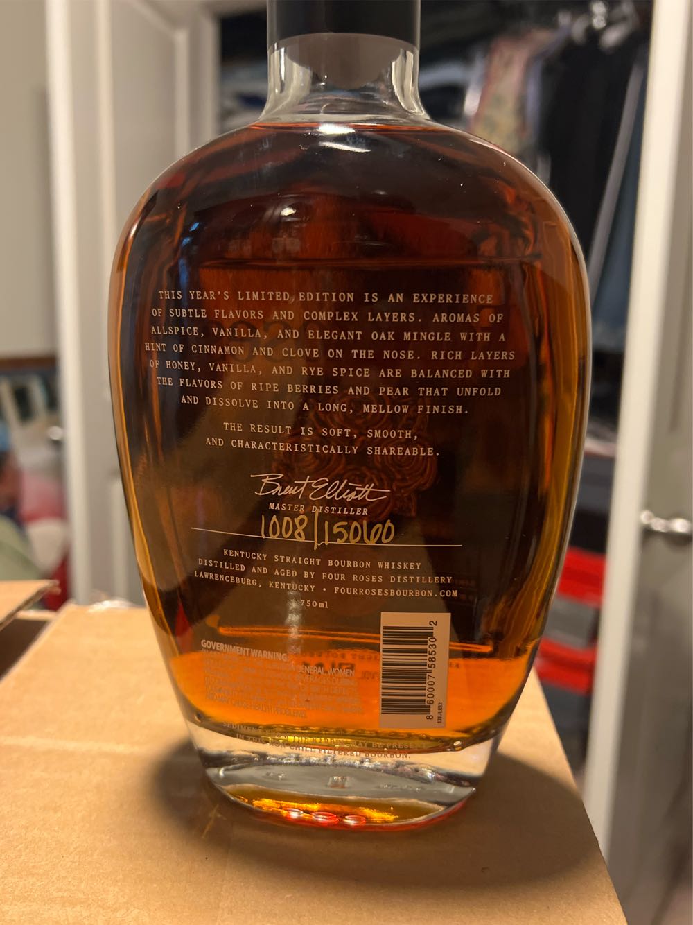 Four Roses Limited Edition 135th Anniversary - Four roses distillery (750 mL) alcohol collectible [Barcode 860007585302] - Main Image 2