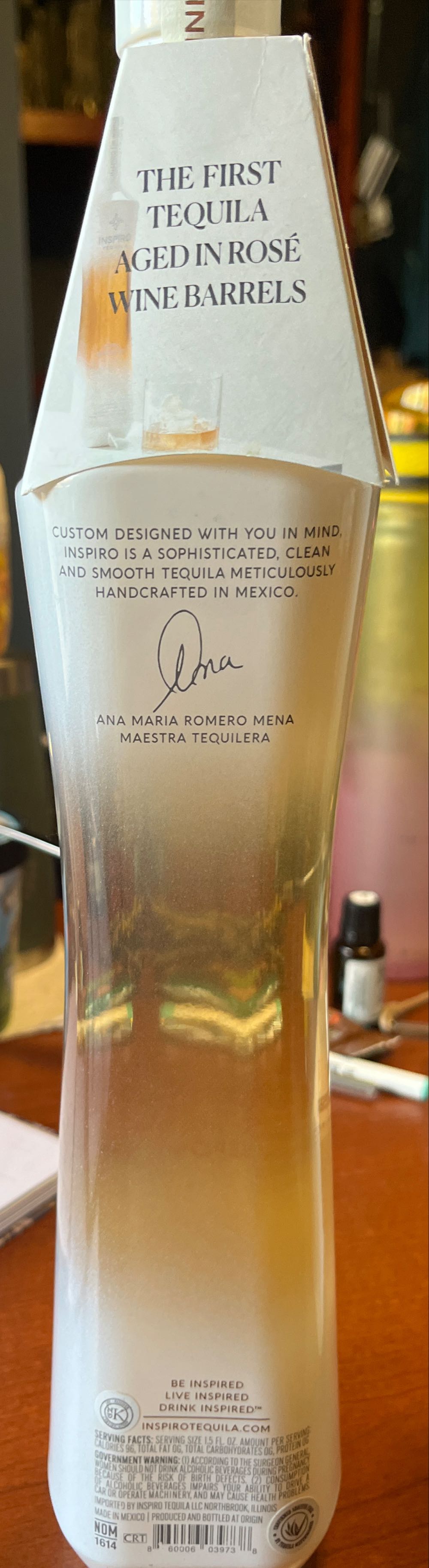 Inspiro Rosa Reposado  (750 mL) alcohol collectible [Barcode 860006039738] - Main Image 2