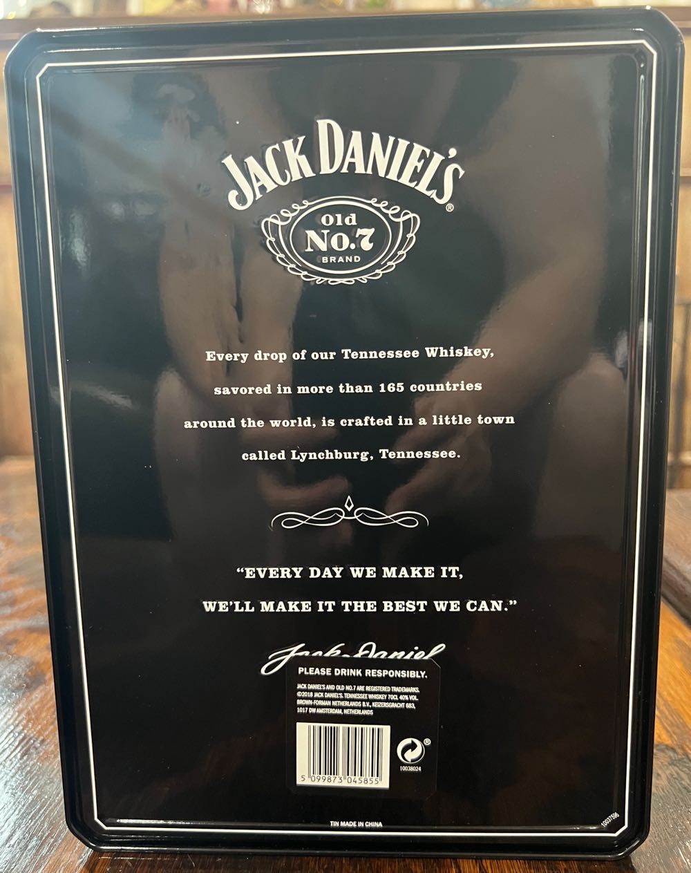 0 Double Tin Bottle And Two Glases 2018 - Jack Daniel’s Distillery, Lynchburg, TN (700 mL) alcohol collectible - Main Image 2