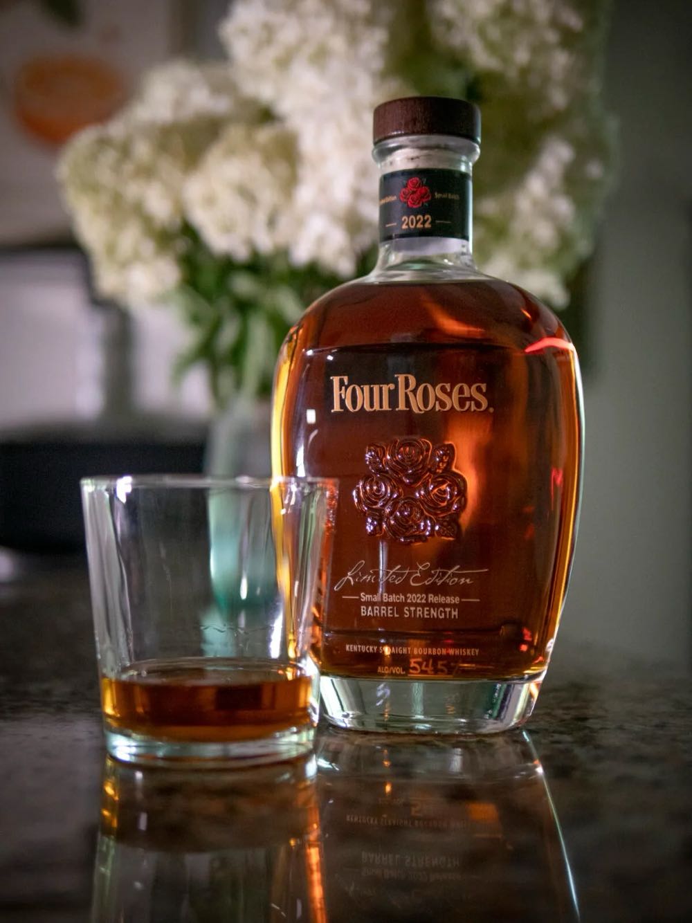 Four Roses Limited Edition Small Batch Barrel Strength (2022) - Four Roses Distillery LLC (700 mL) alcohol collectible [Barcode 742832214230] - Main Image 2