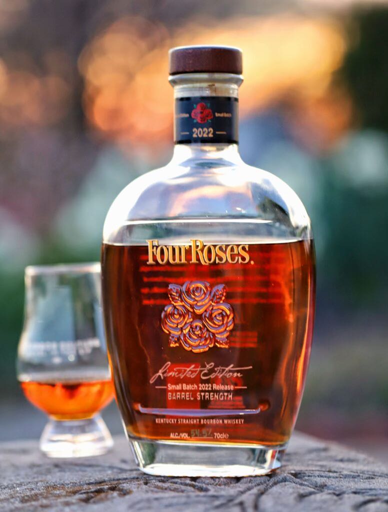 Four Roses Limited Edition Small Batch Barrel Strength (2022) - Four Roses Distillery LLC (700 mL) alcohol collectible [Barcode 742832214230] - Main Image 3