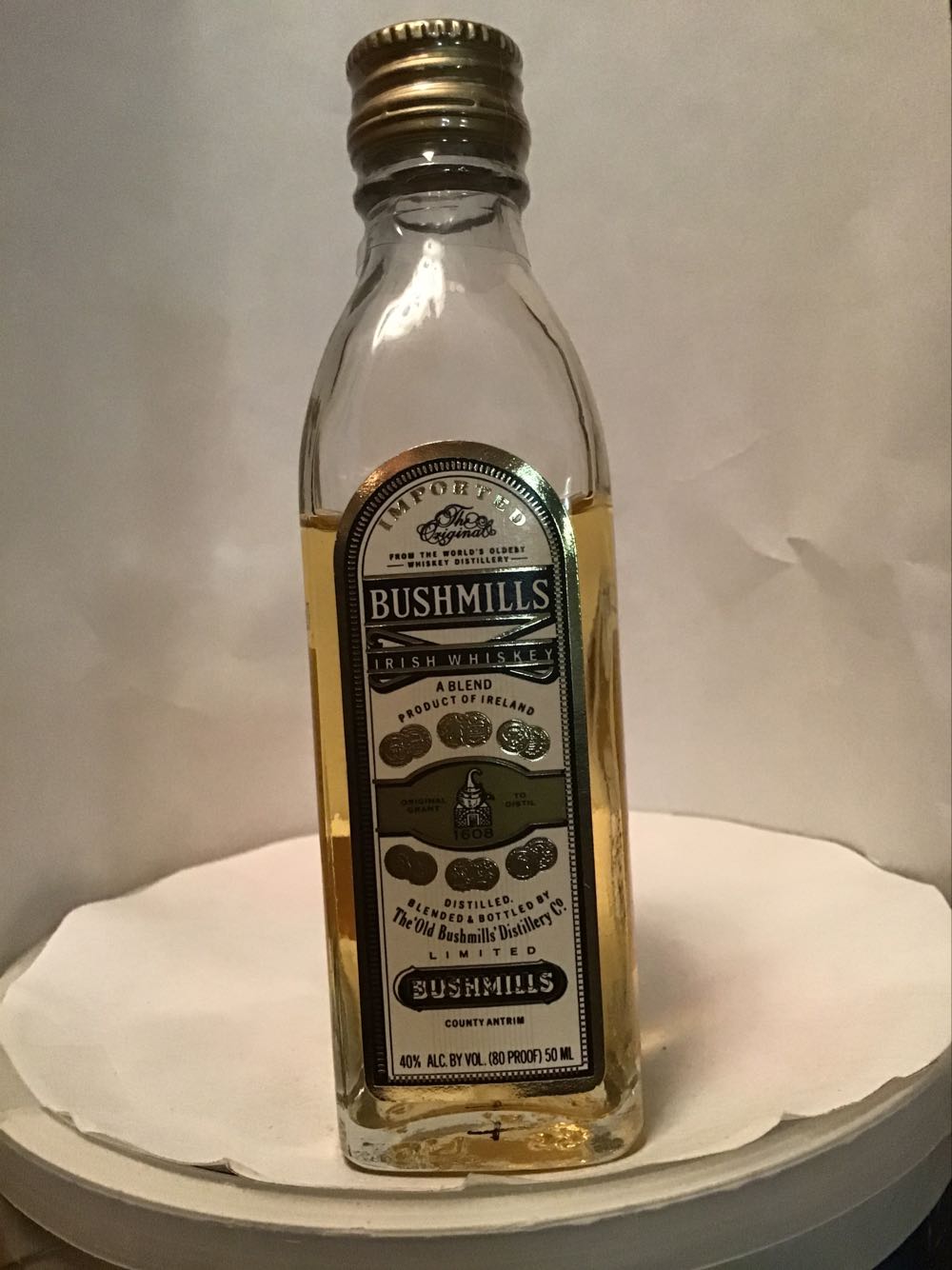Bushmills Black Bush & Bush mills 1608 - The ’Old Bushmills’ Distillery (50 mL) alcohol collectible - Main Image 4