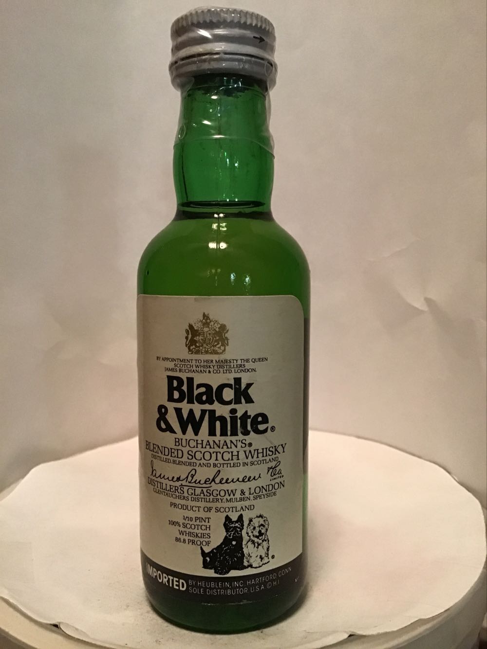Black & White - Buchanan’s (1.10 FL OZ) alcohol collectible - Main Image 3