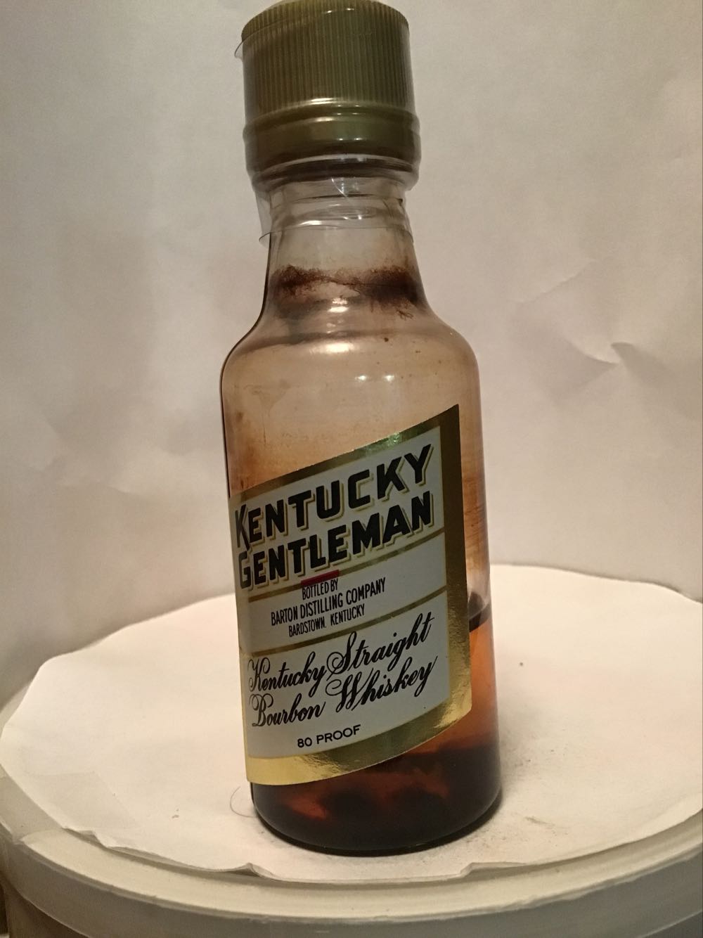 Kentucky Gentleman - Barton Distilling Co. (1.10 FL OZ) alcohol collectible - Main Image 2