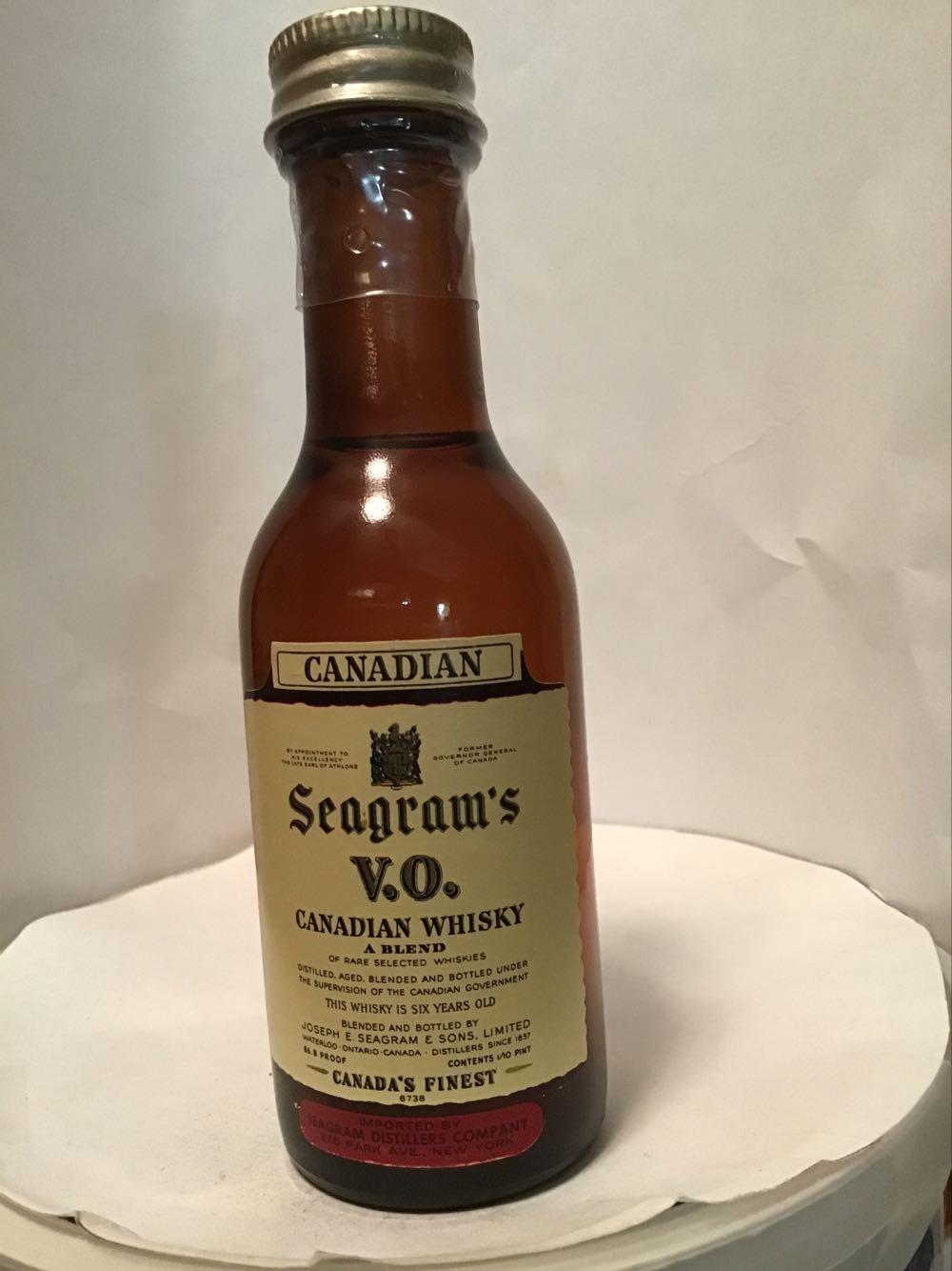 Seagram’s VO - Joseph E. Seagram & Sons Limited (1.10 FL OZ) alcohol collectible - Main Image 2
