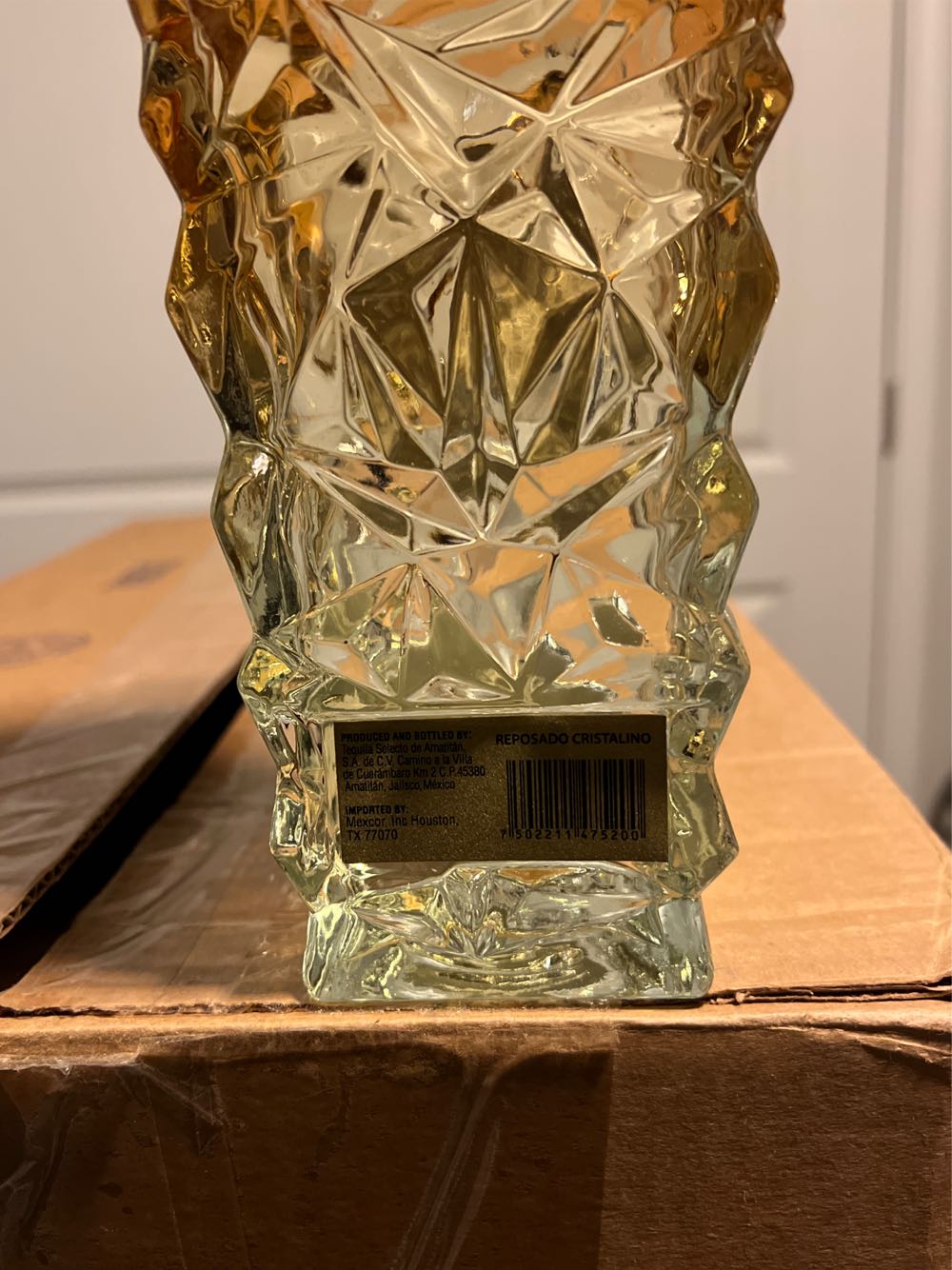 Mi Familia Flores Reposado Cristalino Tequila - Tequila Selecto De Amatitan S.A. de C.V. (750 mL) alcohol collectible [Barcode 7502211475200] - Main Image 2