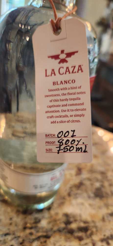 La Caza Blanco - Nom 1414 (750 mL) alcohol collectible [Barcode 763416273245] - Main Image 2