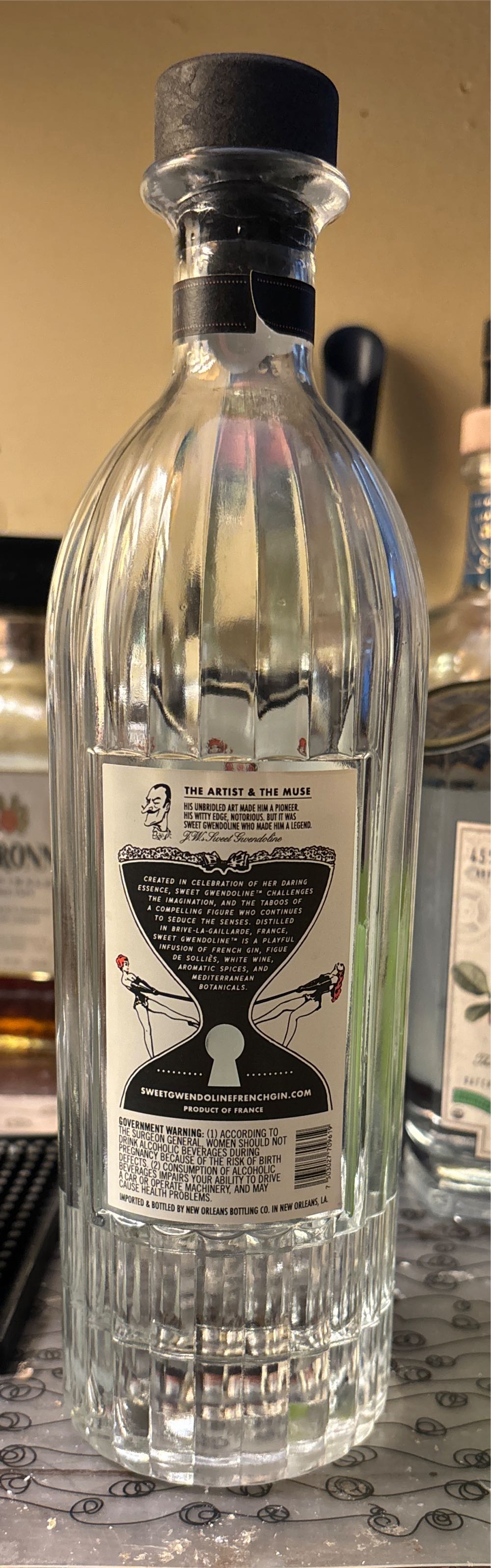 Sweet Gwendoline French Gin  (750 mL) alcohol collectible [Barcode 7503027709619] - Main Image 2