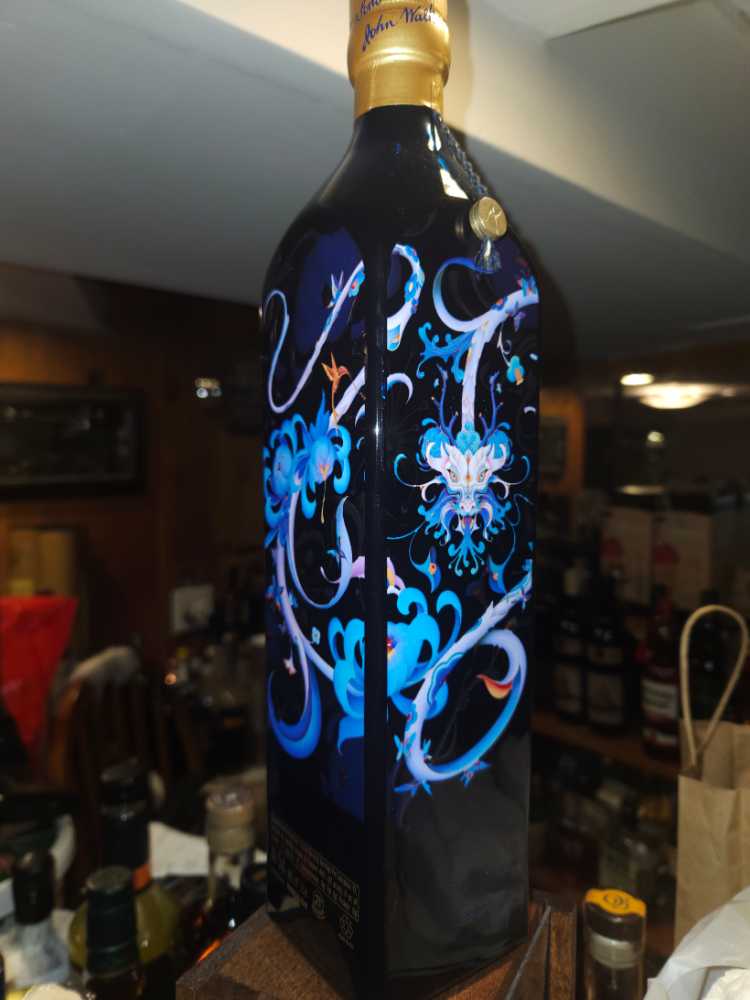 Johnnie Walker Blue Label Lunar New Year - Johnnie Walker (750 mL) alcohol collectible - Main Image 3