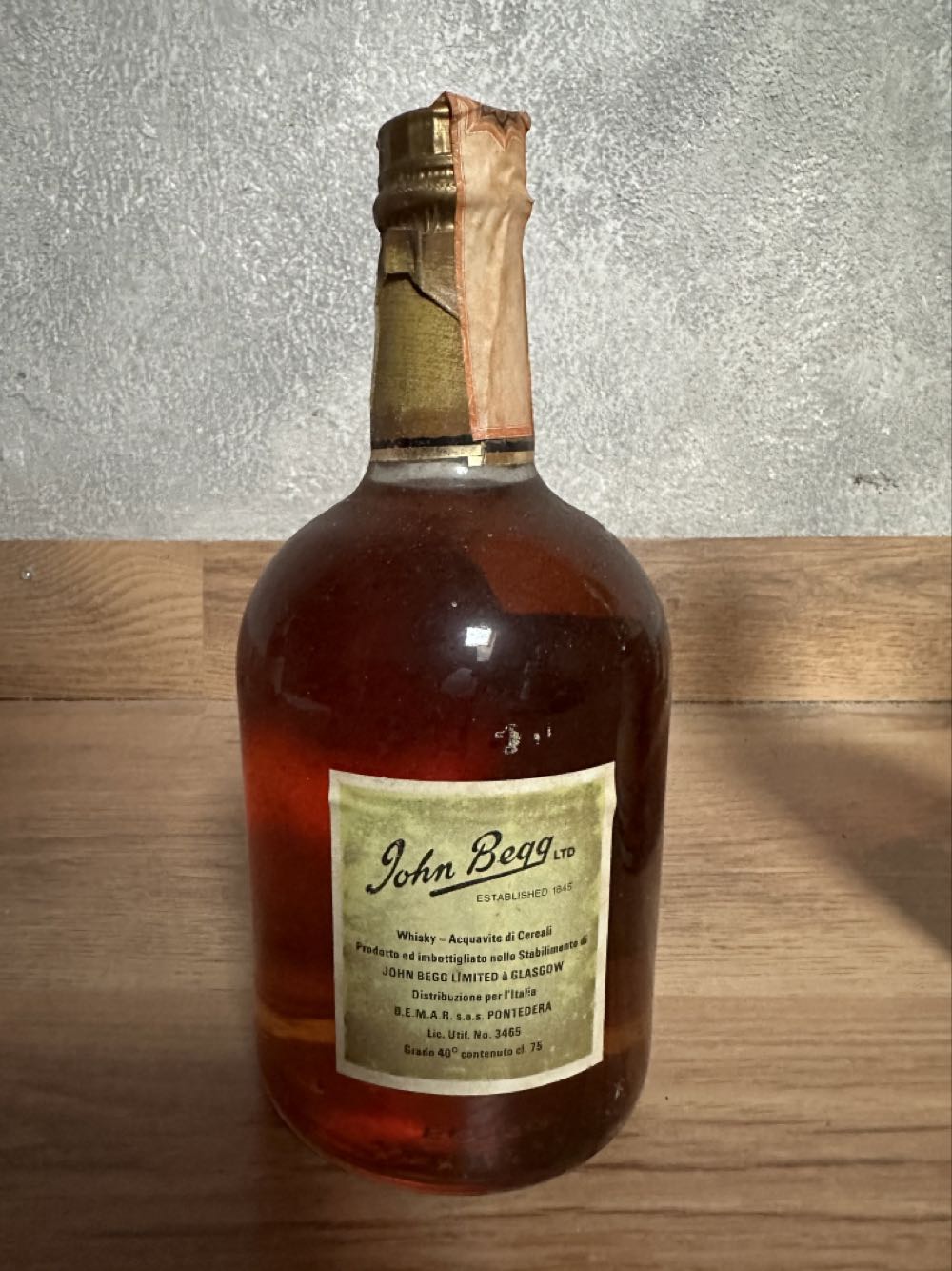 John Begg Gold Cap 12yo Imp BEMAR - John Begg ltd alcohol collectible - Main Image 2