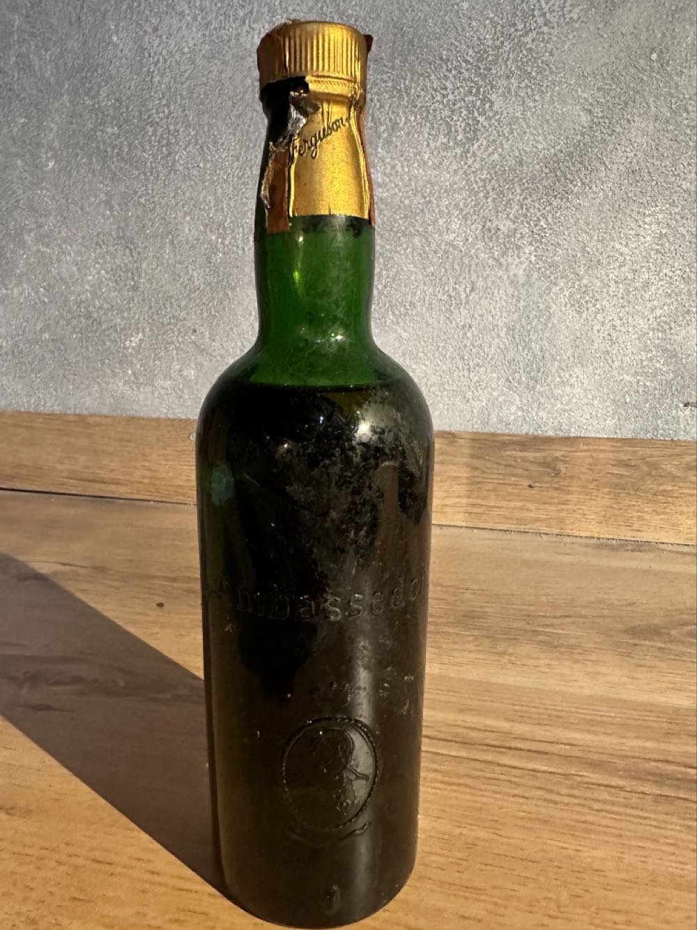 Ambassador Deluxe Scotch 8yo - Taylor & Ferguson alcohol collectible - Main Image 2