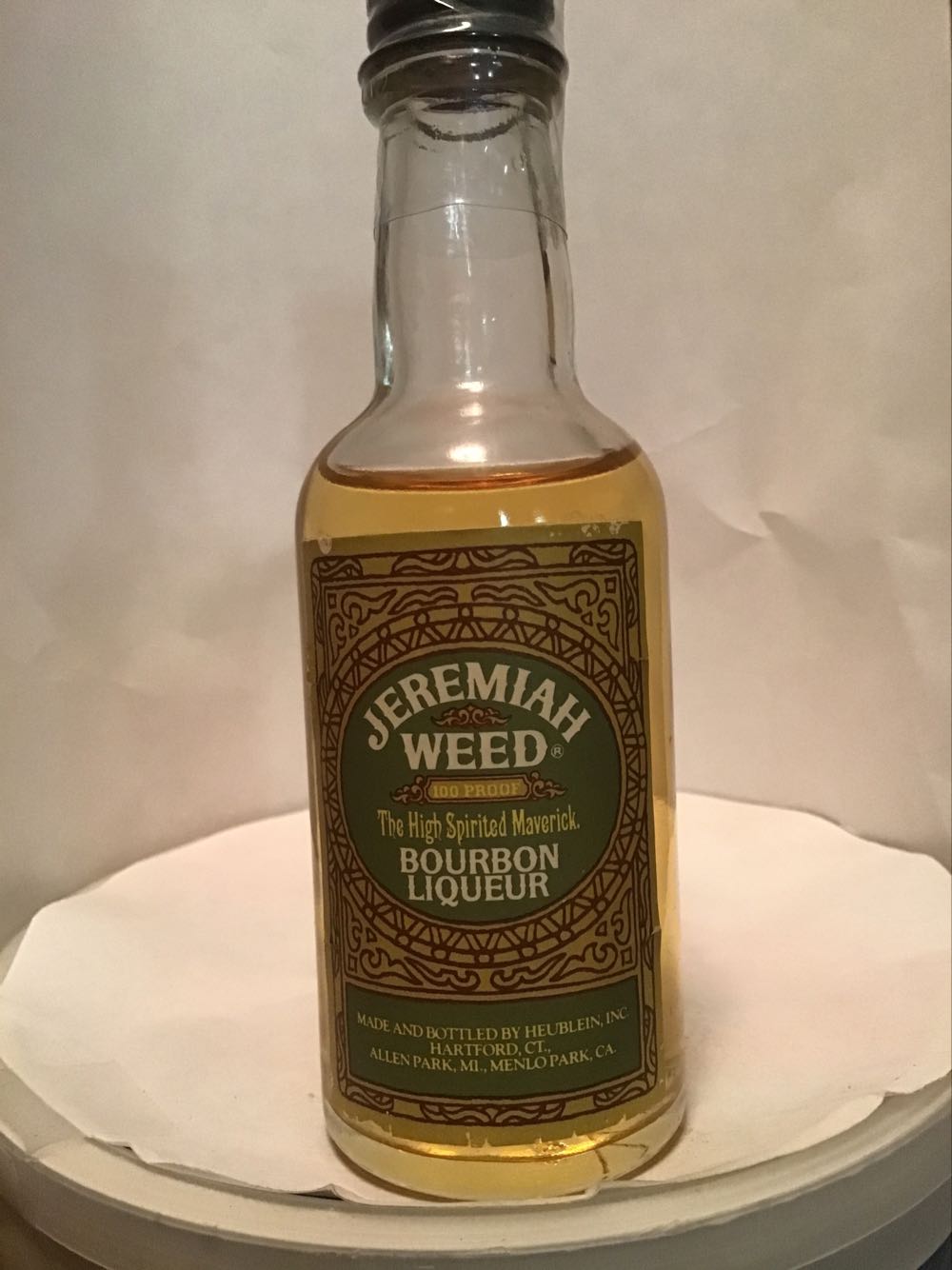 Jeremiah Weed Sweet Tea & Blended Bourbon & Bourbon Liqueur & Country Peach Sweet Tea - Jeremiah Weed Distilling Co. (50 mL) alcohol collectible - Main Image 3