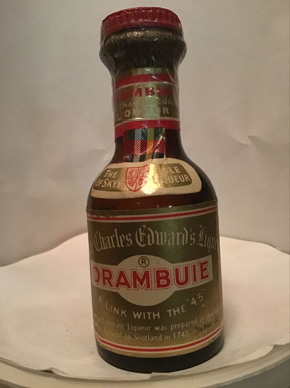 Drambuie - W. Taylor & Co. (1.10 FL OZ) alcohol collectible - Main Image 2