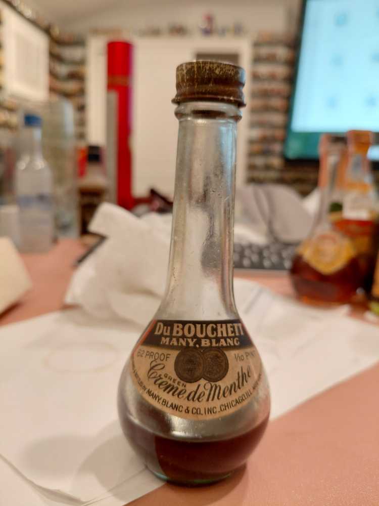 DuBouchett Crème De Menthe - Many Blanc (500 mL) alcohol collectible - Main Image 2