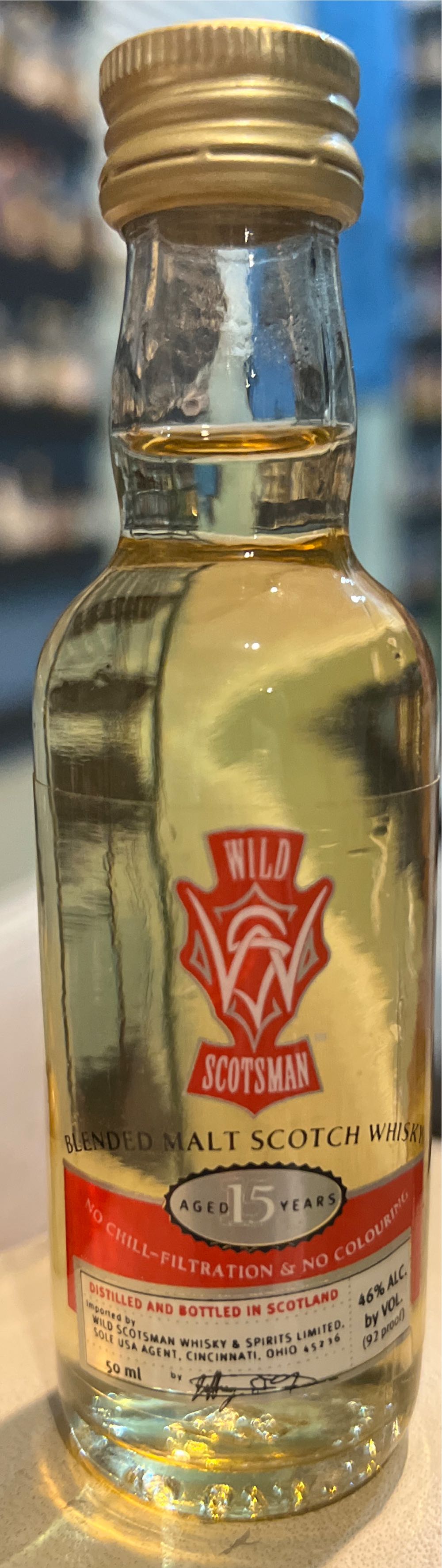 Parra (witte binnenkleur - normaal lettertype van rode letters op t-shirt 
zelfde lengte van dame en duivel in rood)