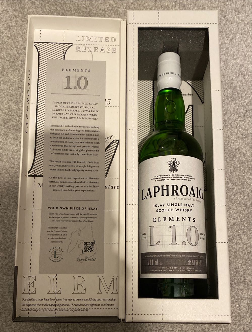 Laphroaig Elements 1.0 - Laphoaig Distillery (.70 L) alcohol collectible [Barcode 5010019000477] - Main Image 3