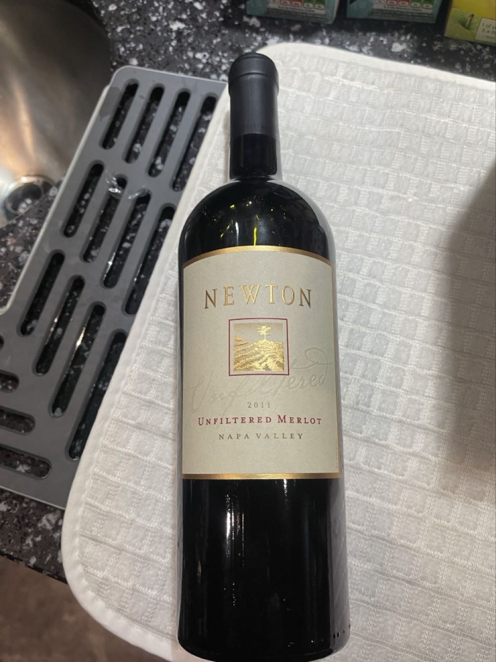 Red:Newton Metlot 2011  alcohol collectible - Main Image 2