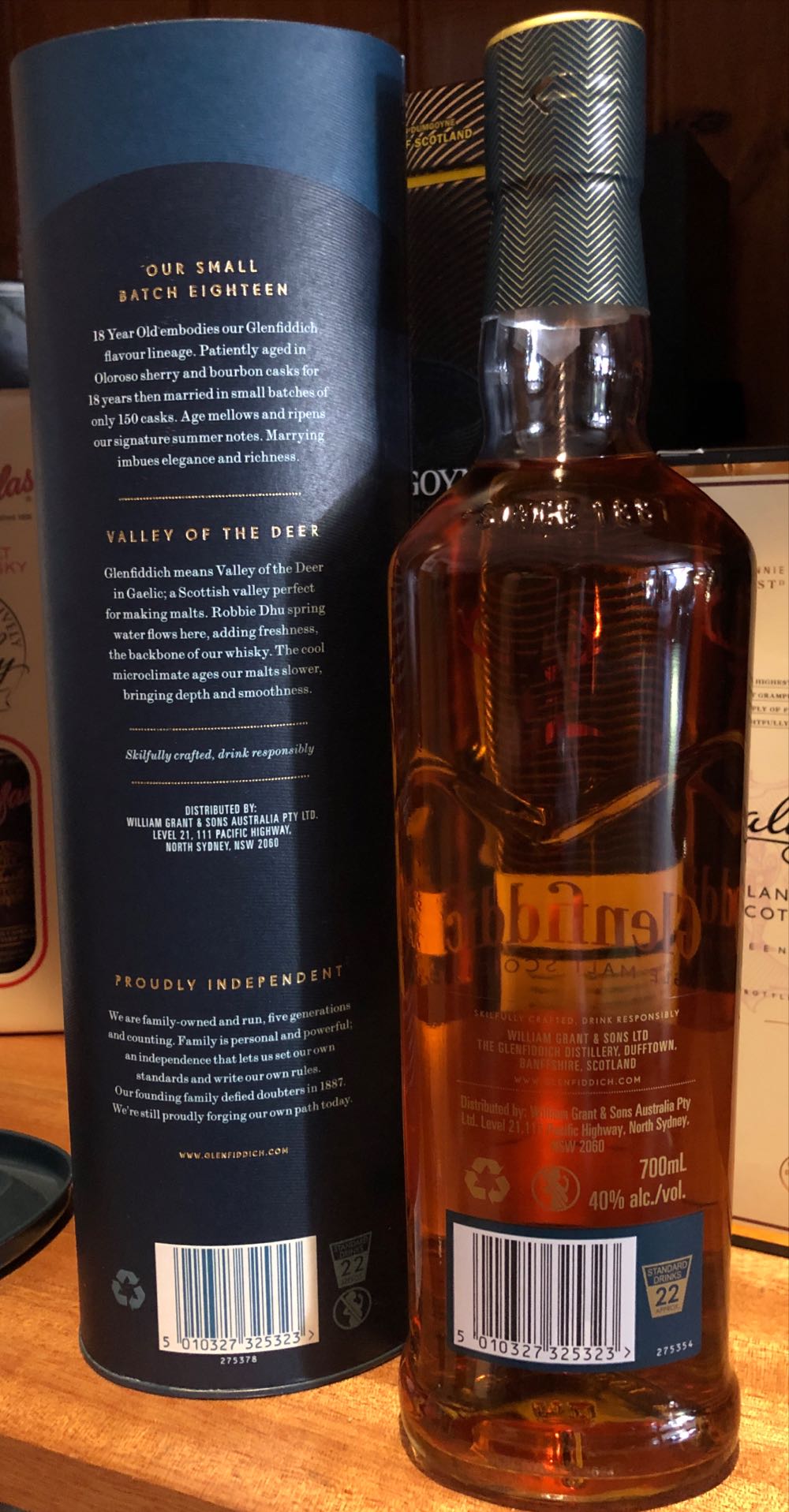 Glenfiddich 18 - Glenfiddich Distillery (700 mL) alcohol collectible [Barcode 5010327325323] - Main Image 2