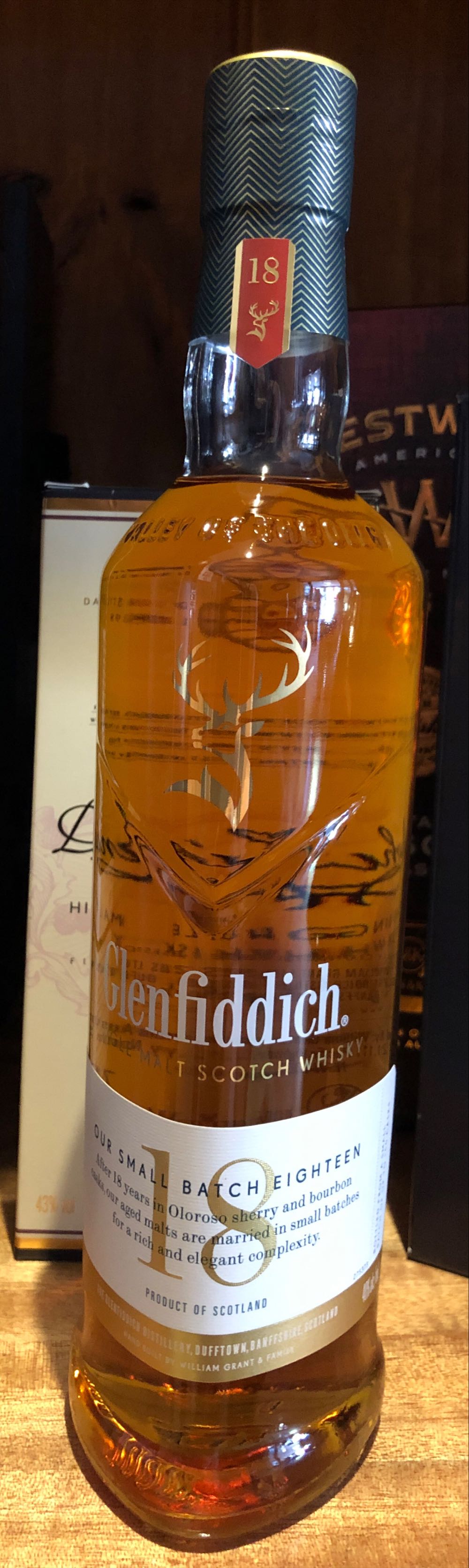Glenfiddich 18 - Glenfiddich Distillery (700 mL) alcohol collectible [Barcode 5010327325323] - Main Image 3