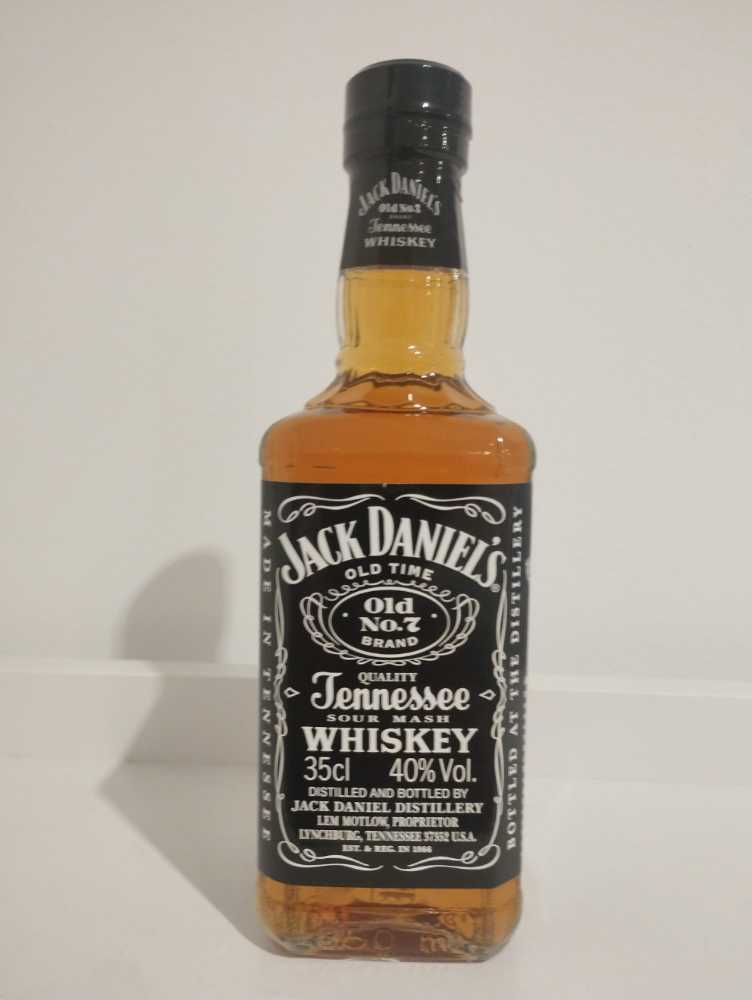 Віскі Tullamore Dew Irish Whiskey Bottle Design 40% 07l 40% Vol. 07l Triple Distilled 0.7 л 40 07 D.e.w.