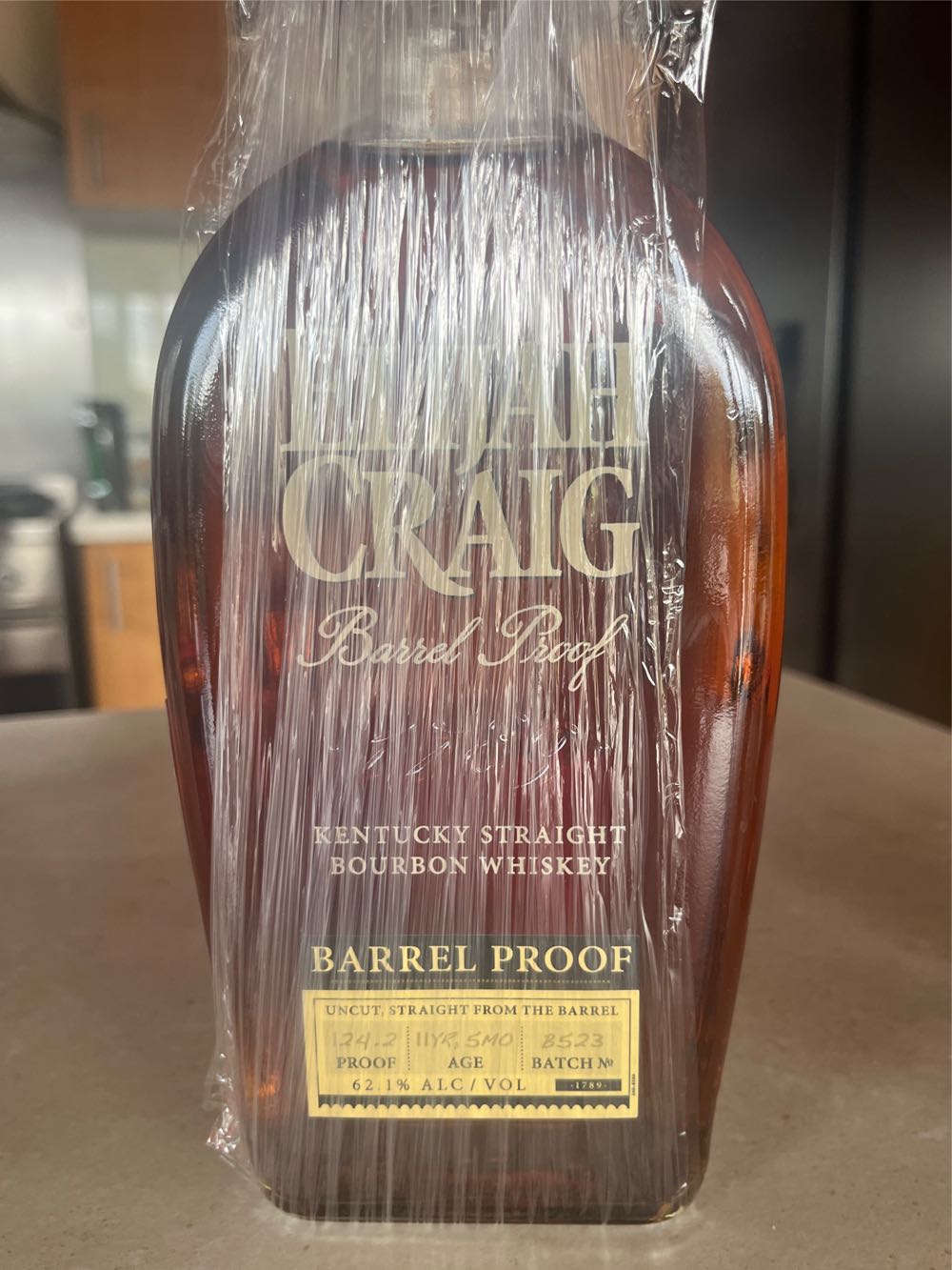 Elijah Craig Barrel Proof B523 - Elijah Craig Distillery (700 mL) alcohol collectible [Barcode 096749472215] - Main Image 2