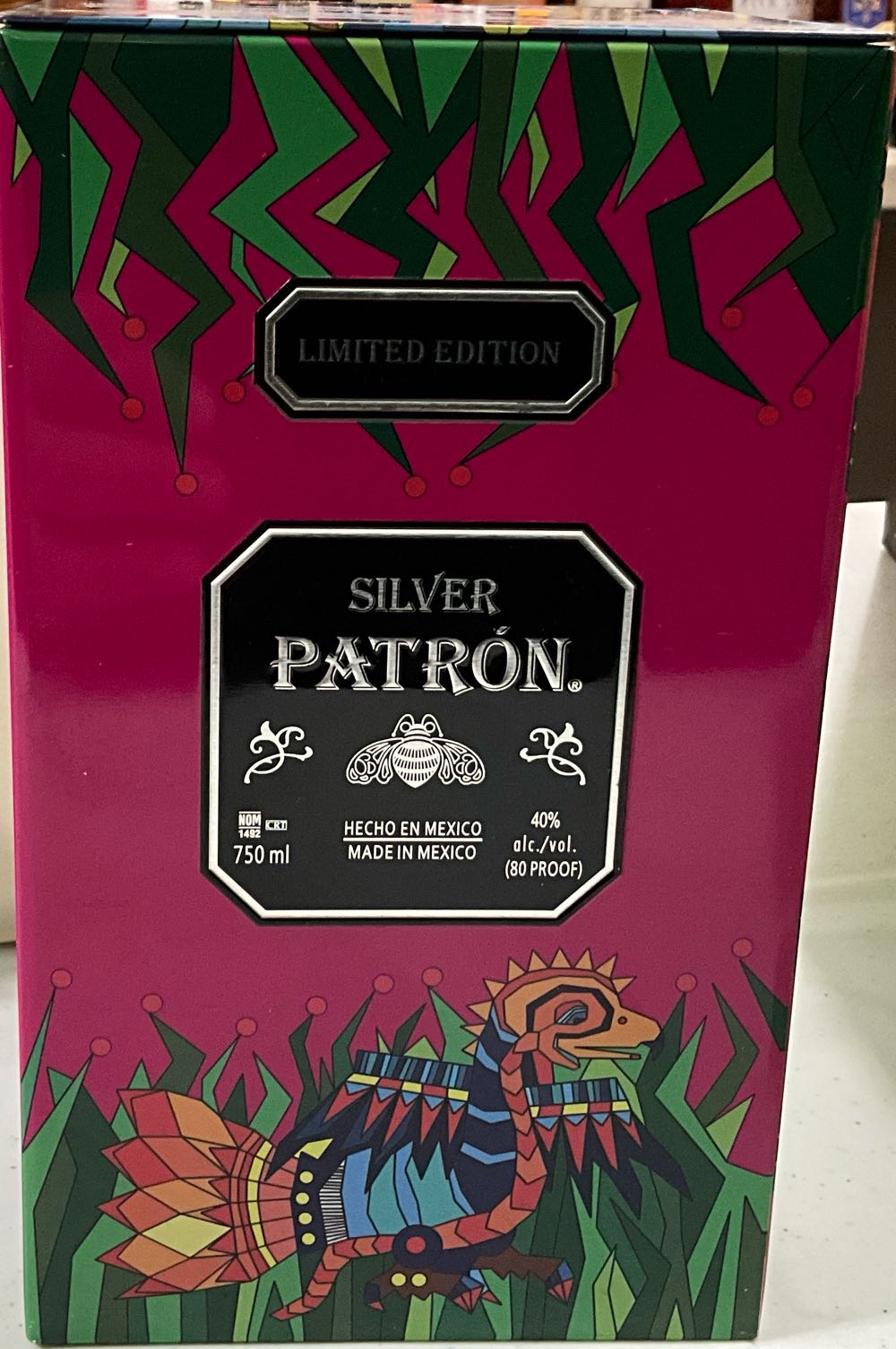 Patron Limited Edition Silver In Metal Box - Patron (750 mL) alcohol collectible [Barcode 721733000029] - Main Image 4