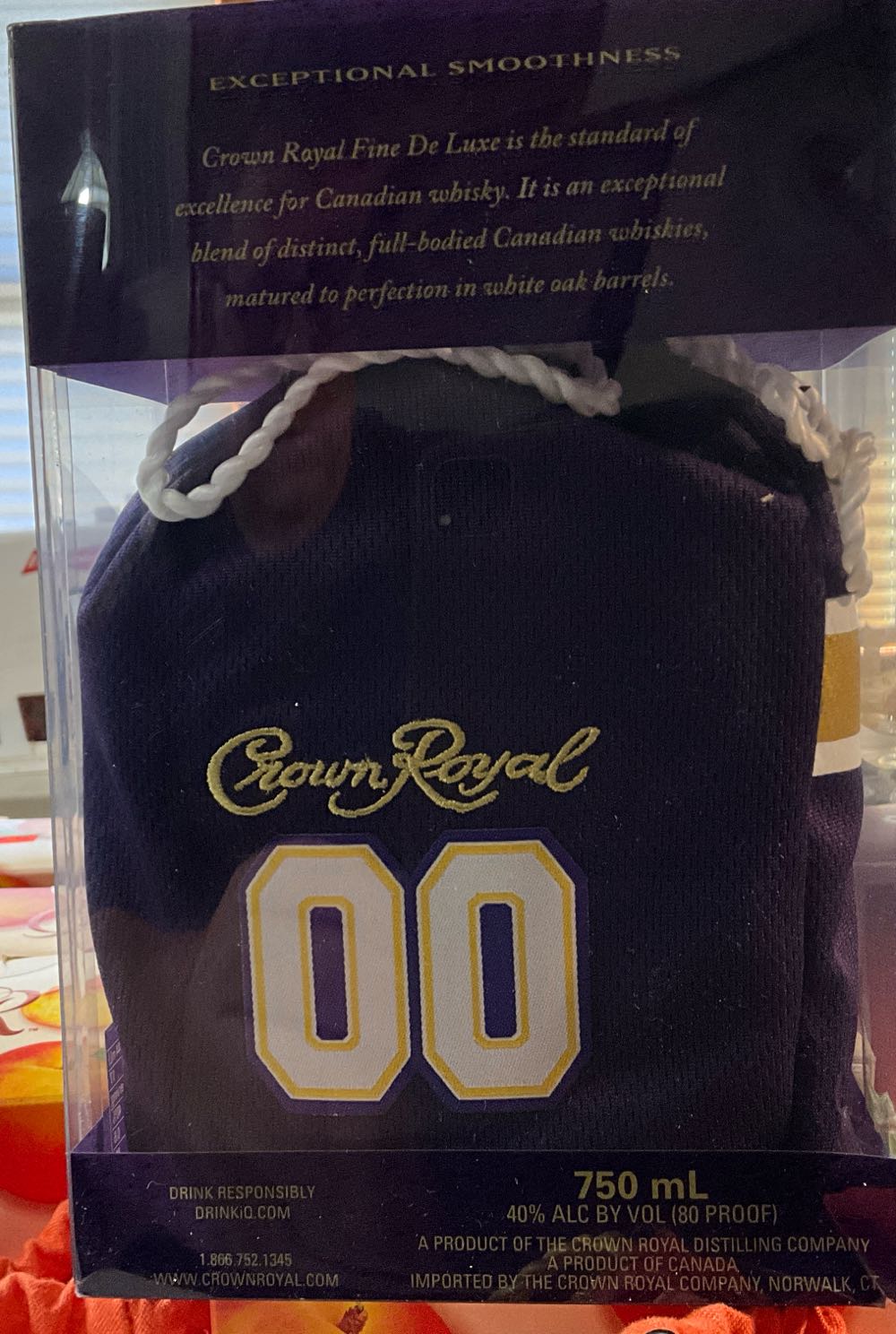 Crown Royal Fine De Luxe Game Day Edition - Crown Royal Company (750 mL) alcohol collectible [Barcode 082000789086] - Main Image 2