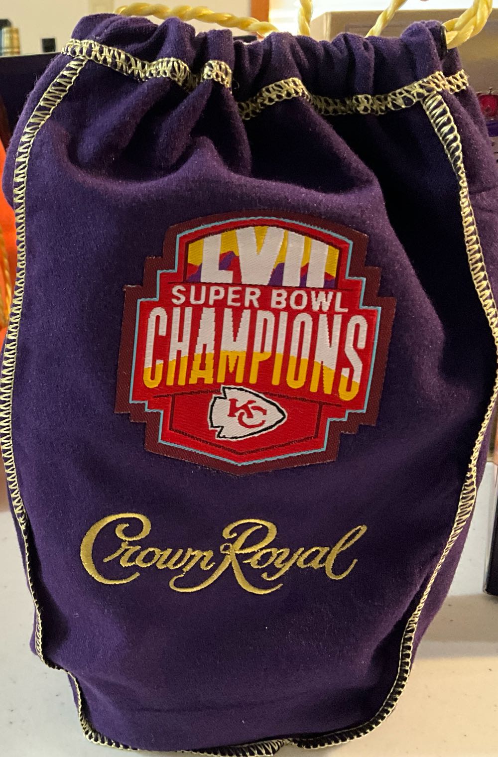 Crown Royal Fine De Luxe KC Chief Super Bowl LVII - Crown Royal Company (750 mL) alcohol collectible [Barcode 087000007253] - Main Image 2