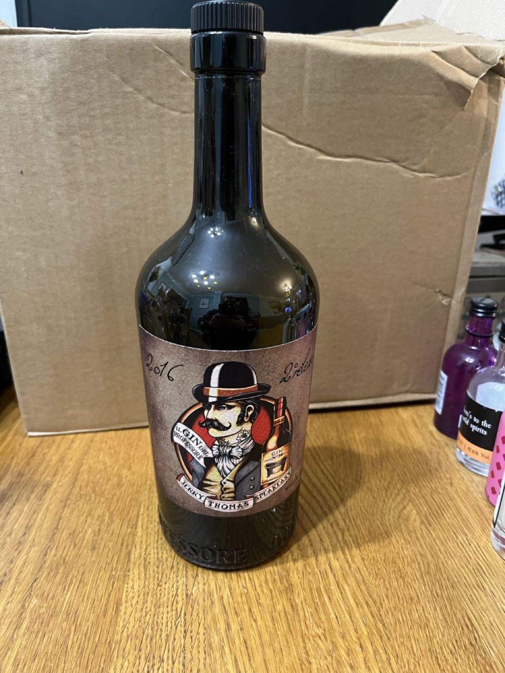 Professore Gin Del Professore Monsieur Gin Quaglia Gin 70cl 70 Cl Antica Distilleria - Antica Distilleria Quaglia (700 mL) alcohol collectible [Barcode 8011701089449] - Main Image 2